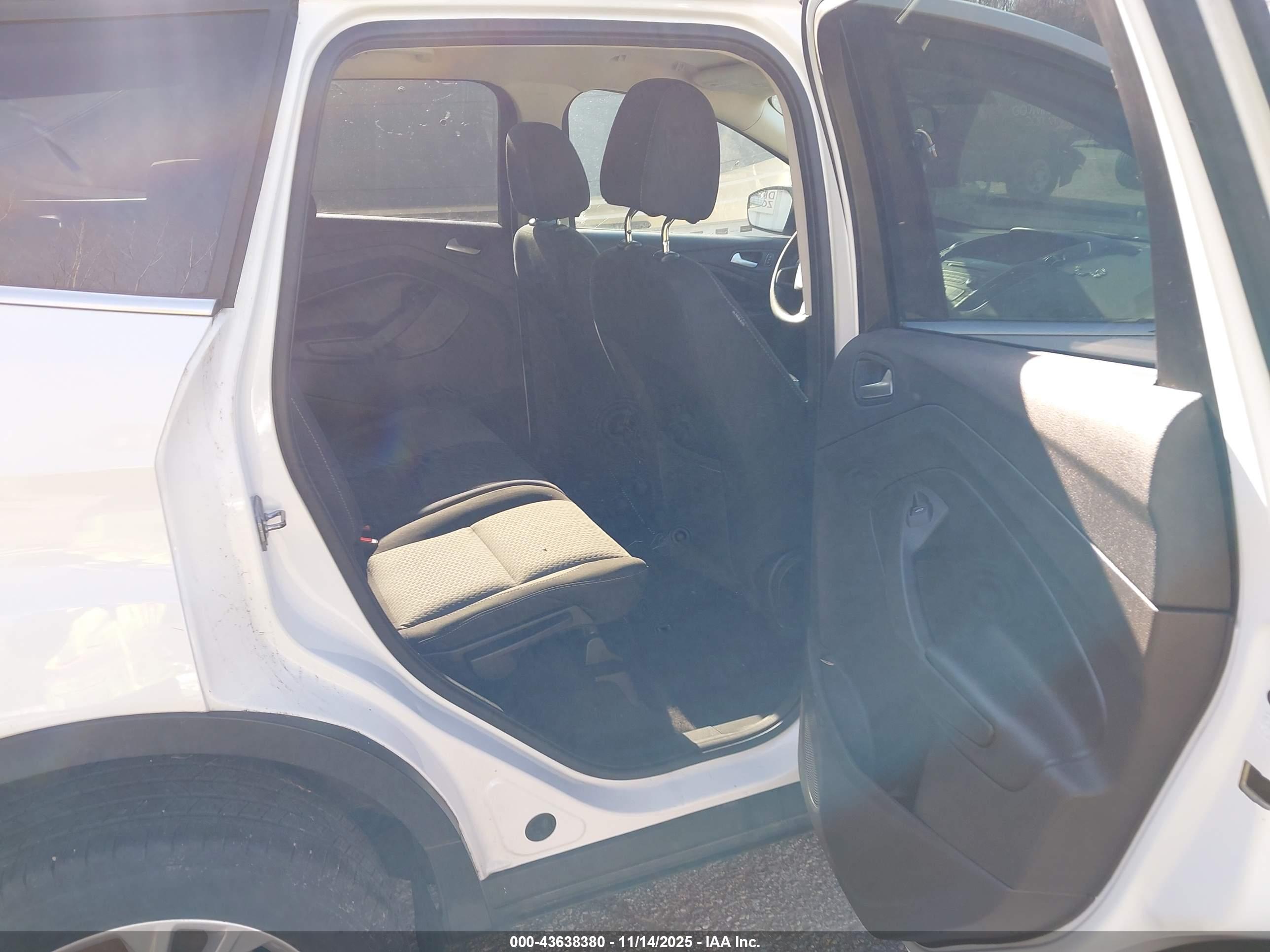 FORD ESCAPE image 8