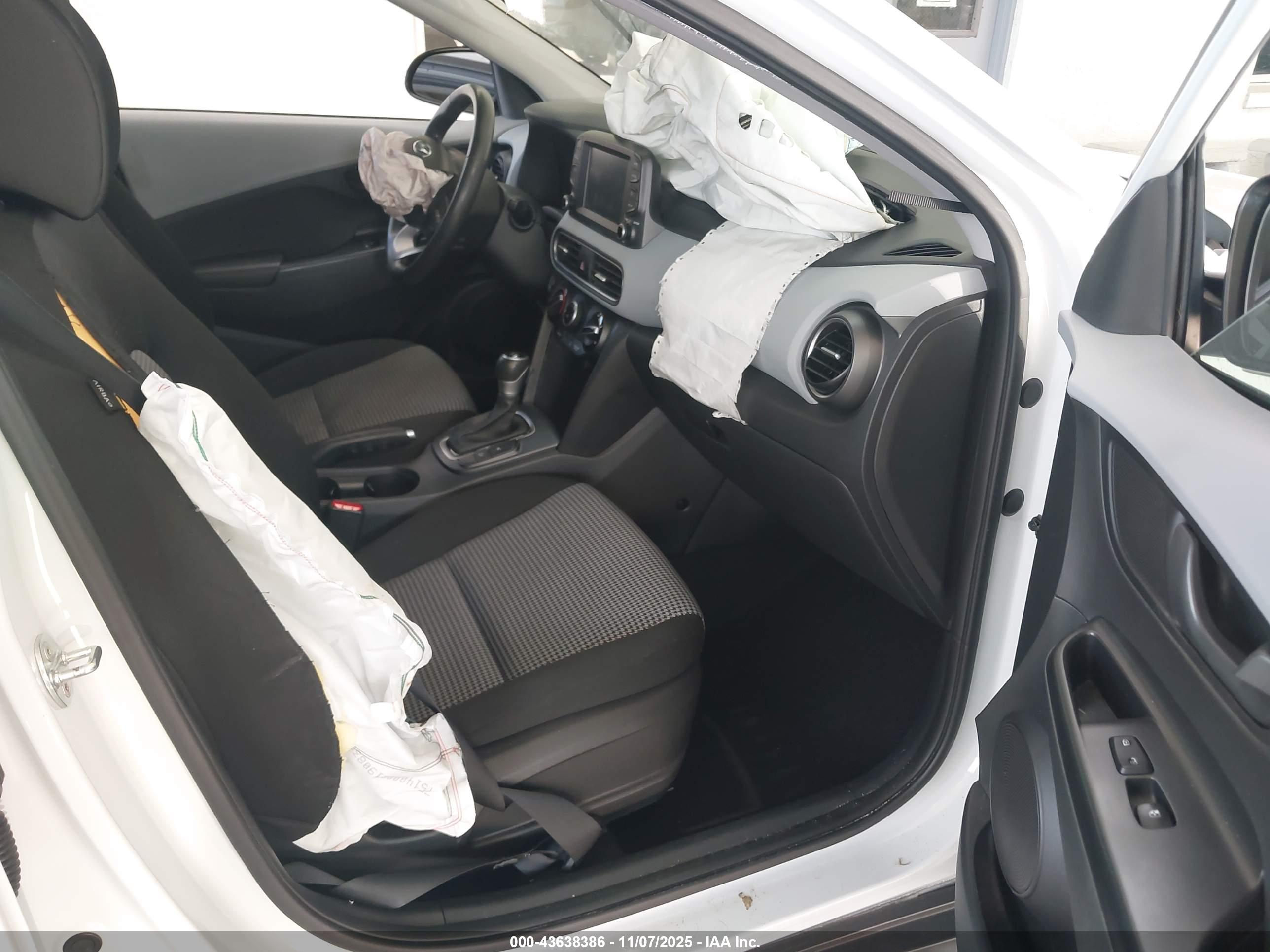 HYUNDAI KONA image 5
