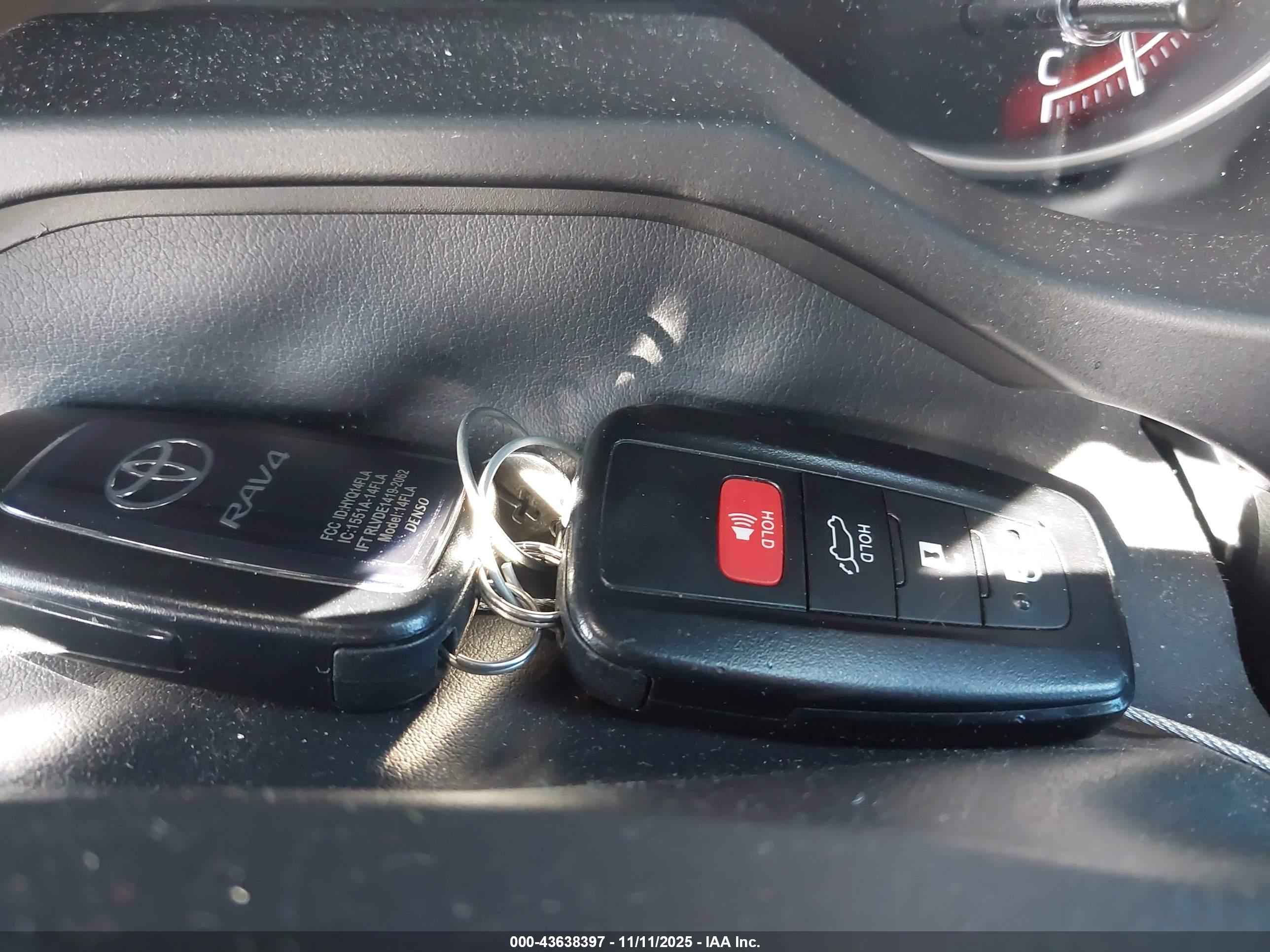 TOYOTA RAV4 image 11