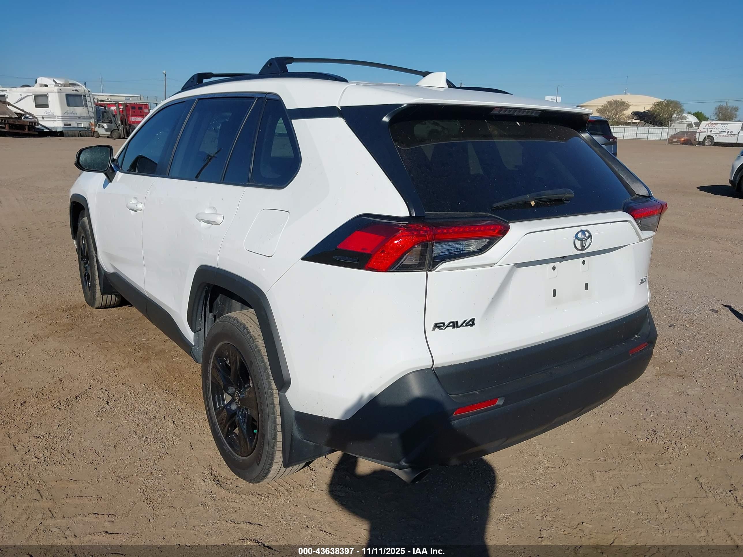 TOYOTA RAV4 image 3