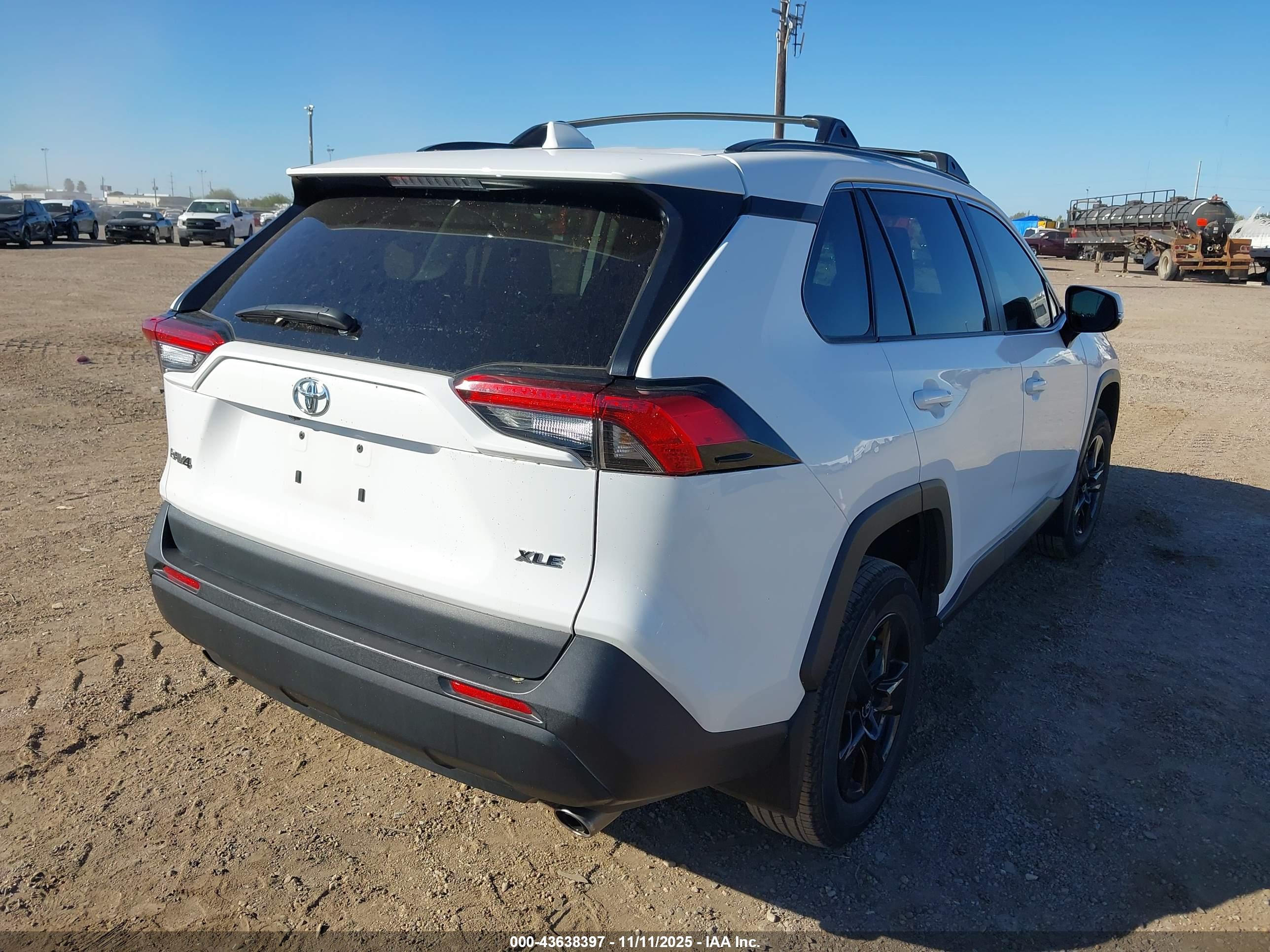 TOYOTA RAV4 image 4