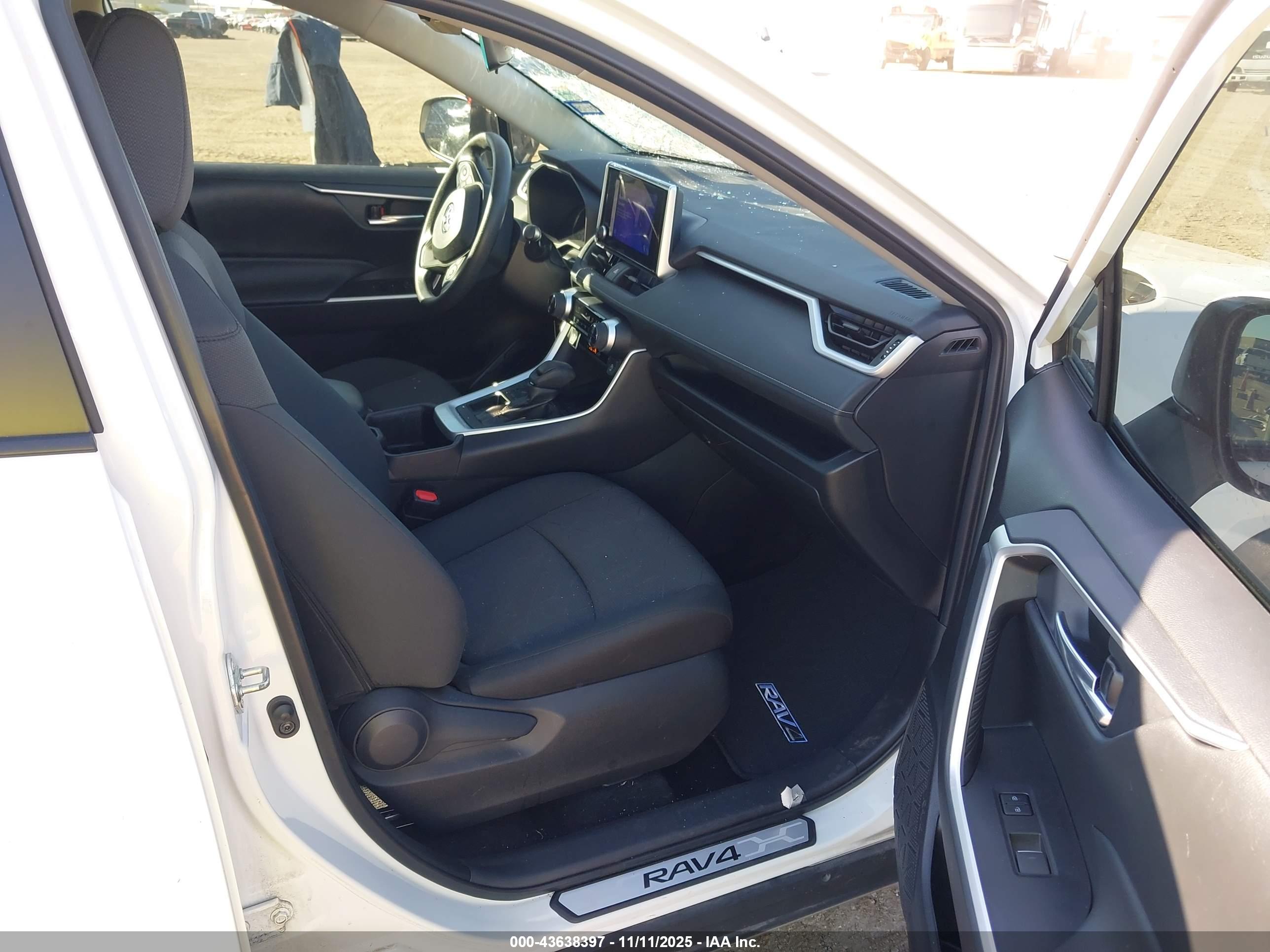 TOYOTA RAV4 image 5