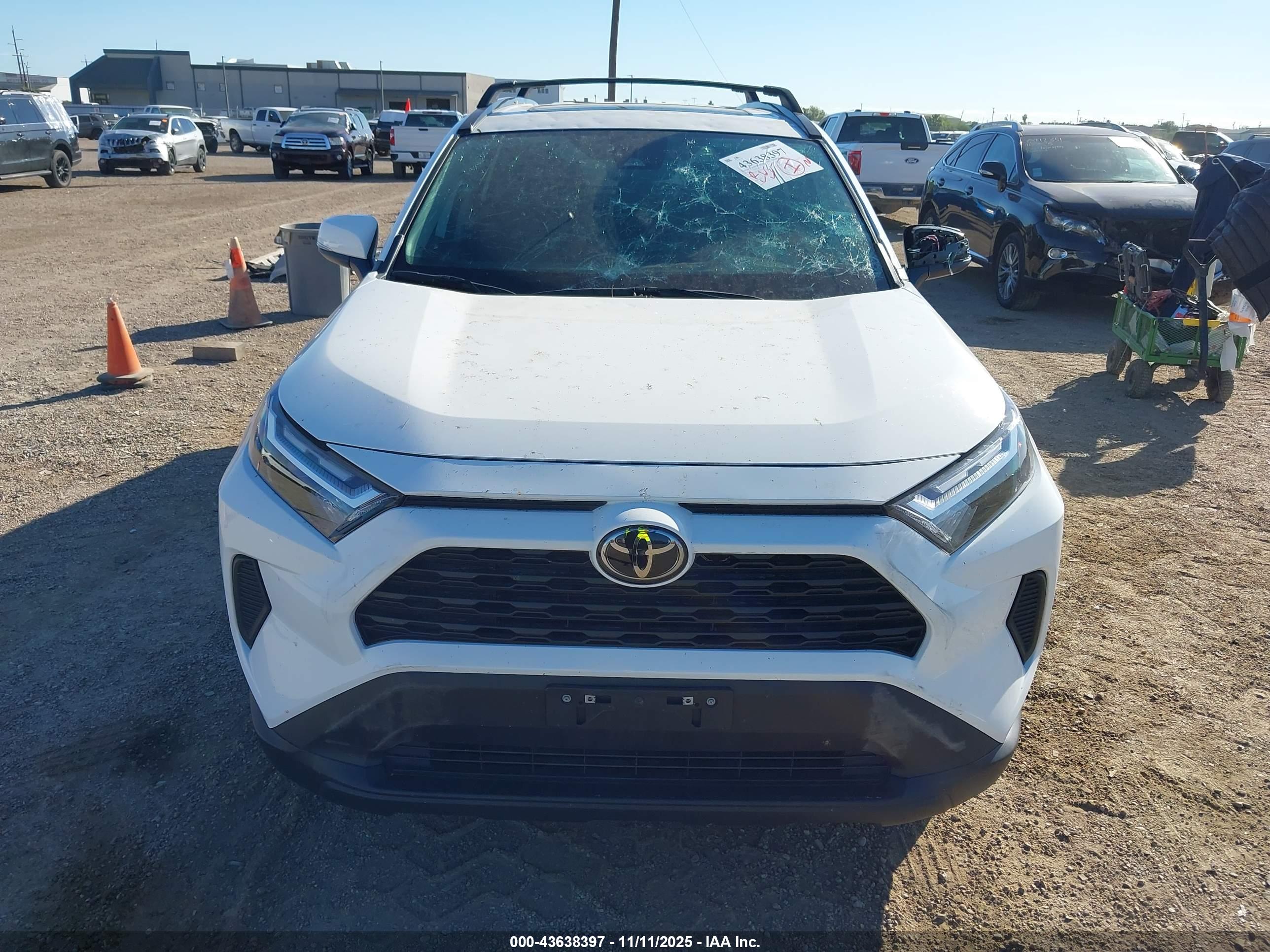 TOYOTA RAV4 image 6