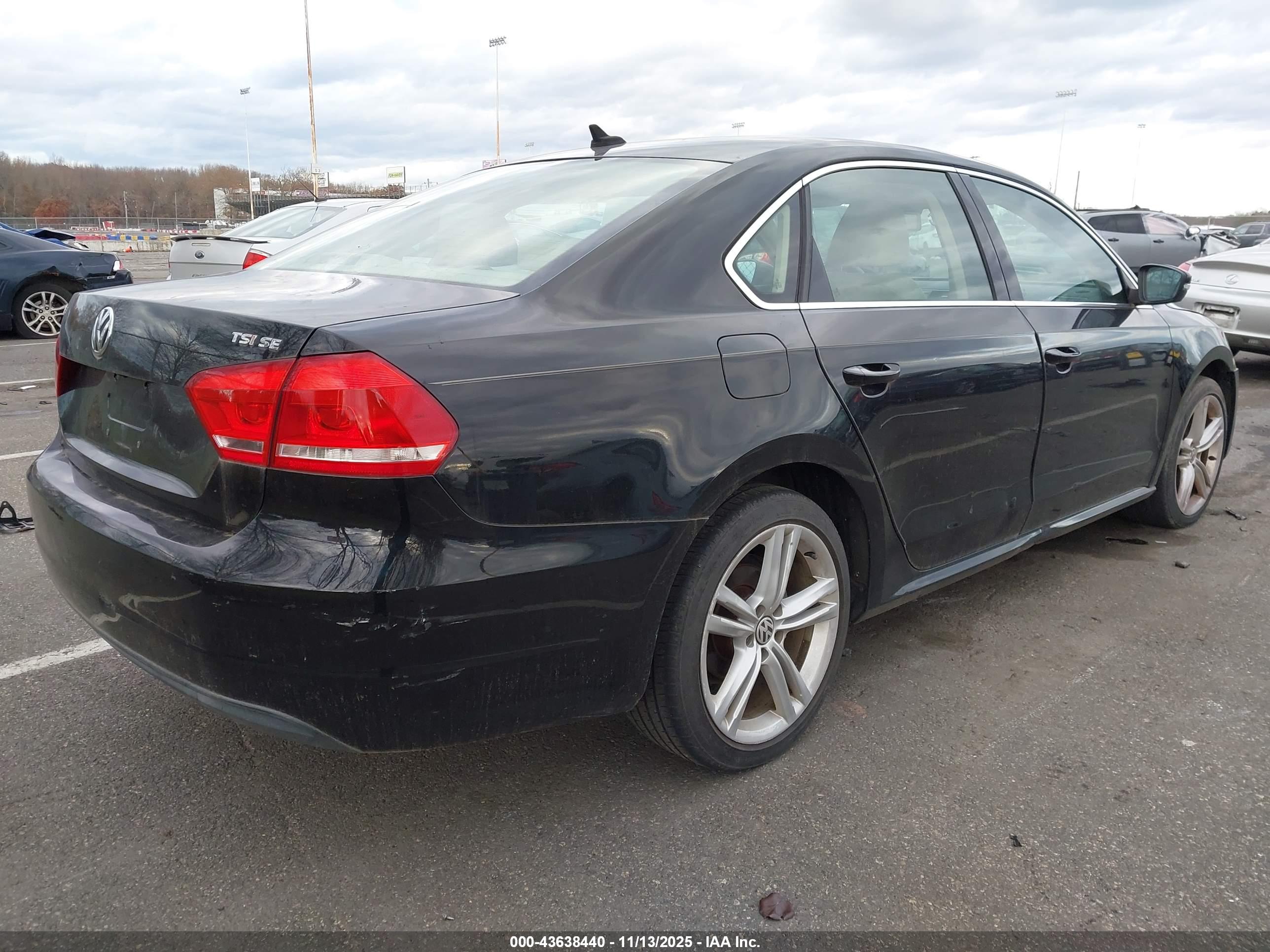 VOLKSWAGEN PASSAT image 4