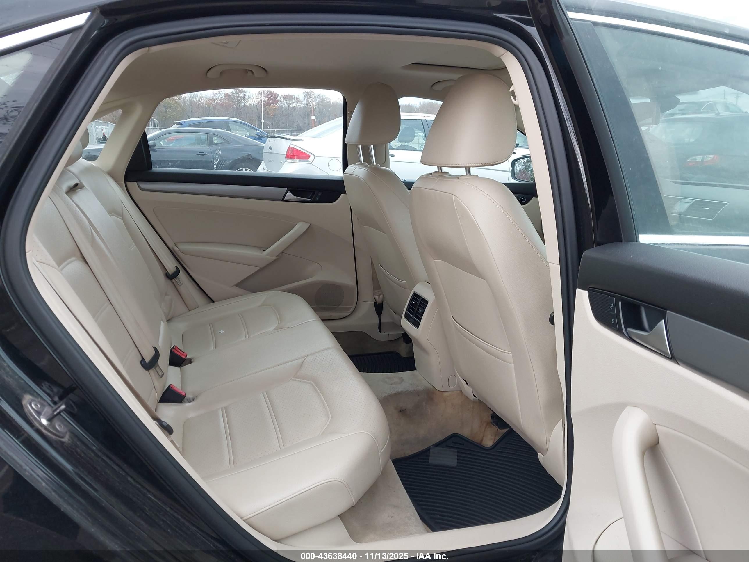 VOLKSWAGEN PASSAT image 8