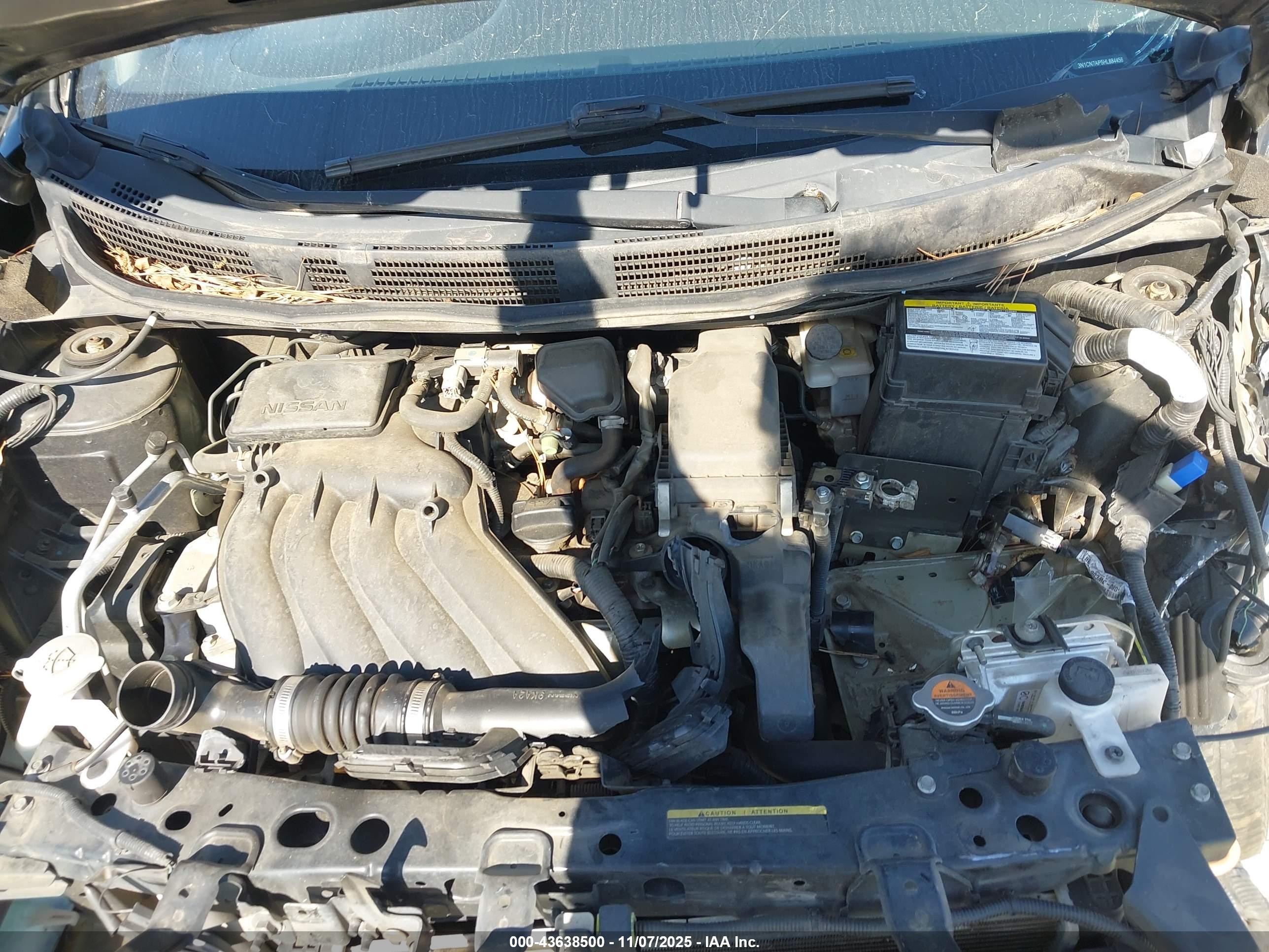 NISSAN VERSA image 10