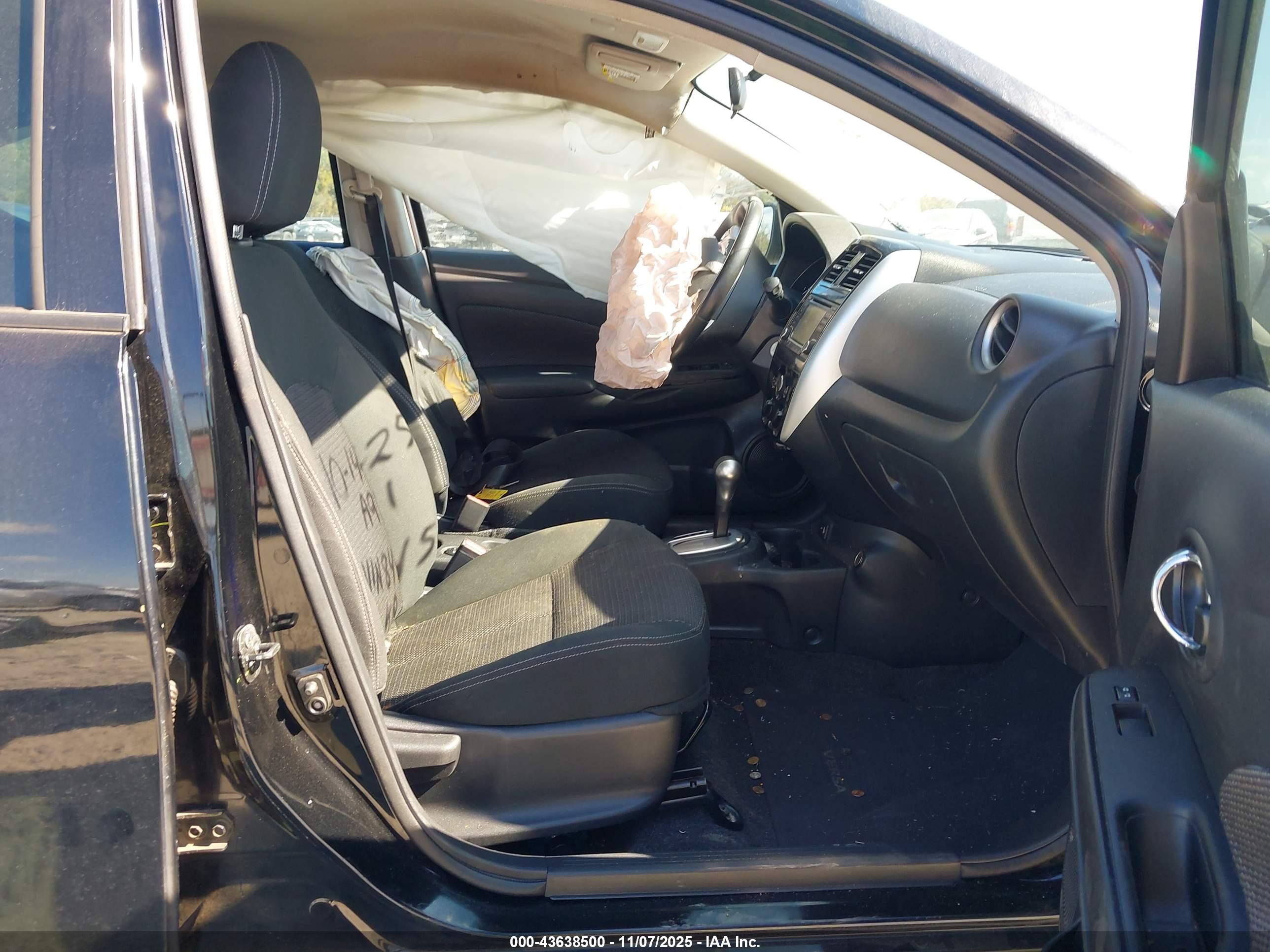 NISSAN VERSA image 5