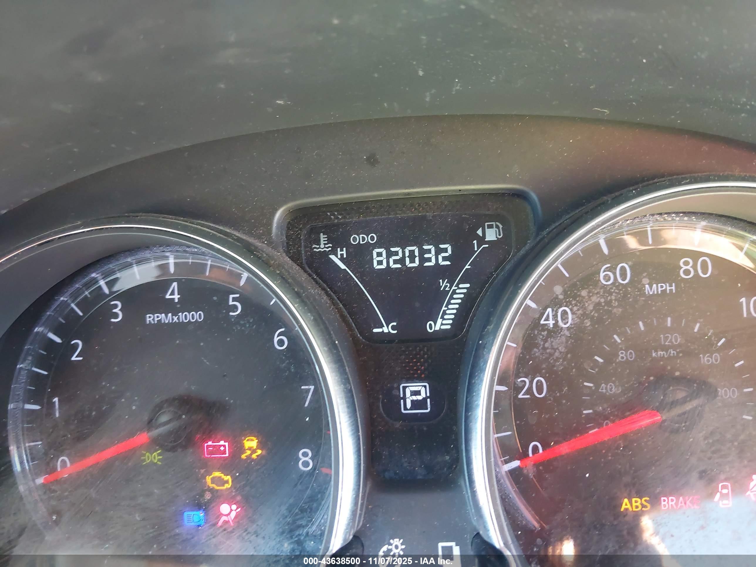 NISSAN VERSA image 7