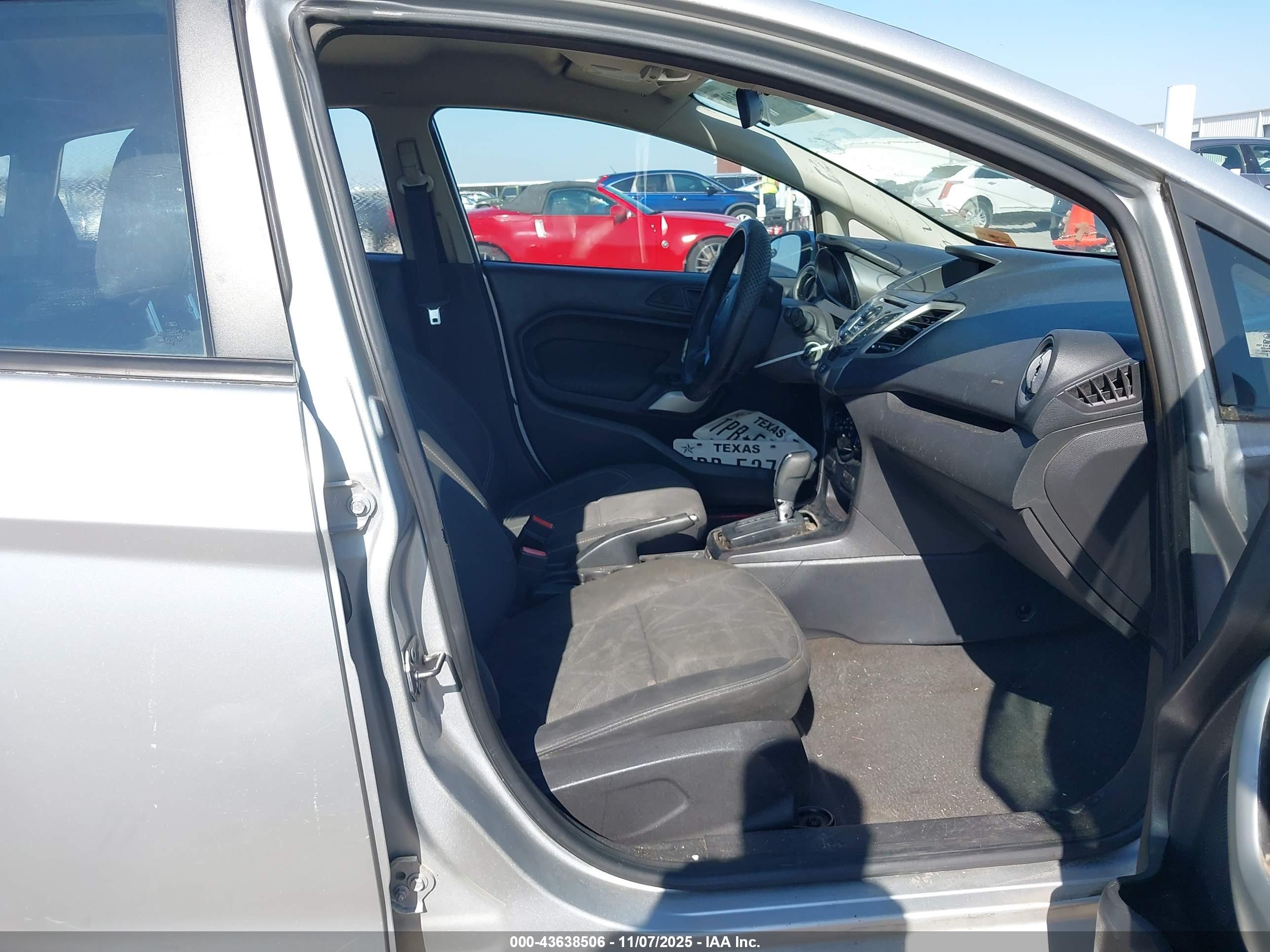 FORD FIESTA image 5