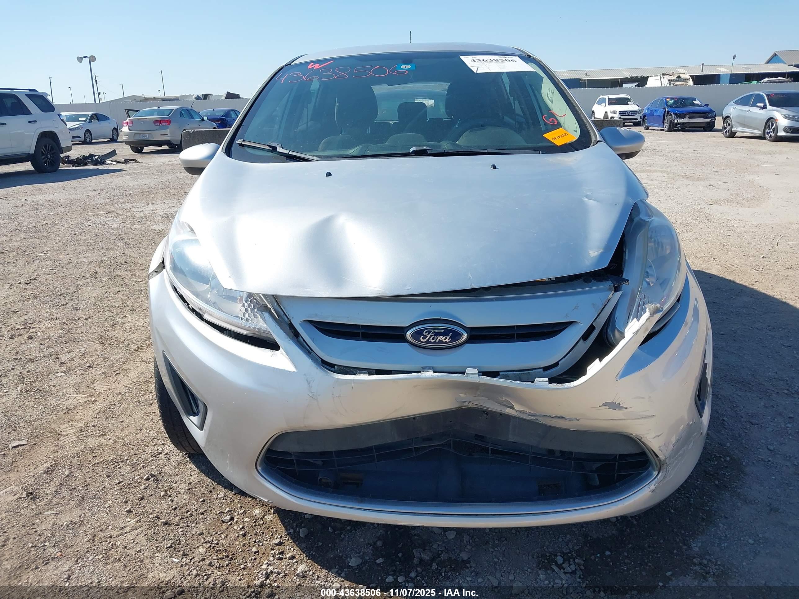 FORD FIESTA image 6