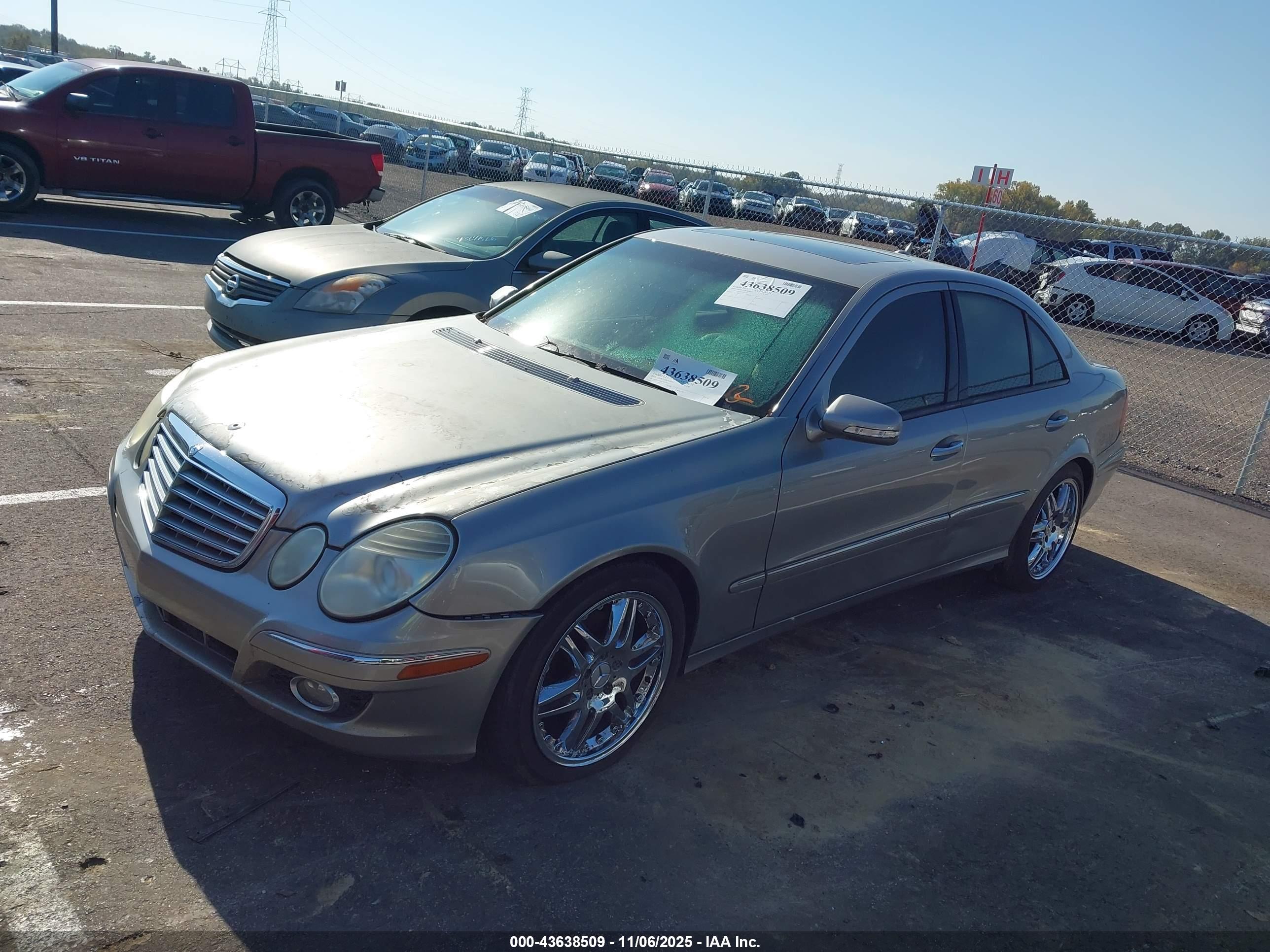 MERCEDES-BENZ E image 2