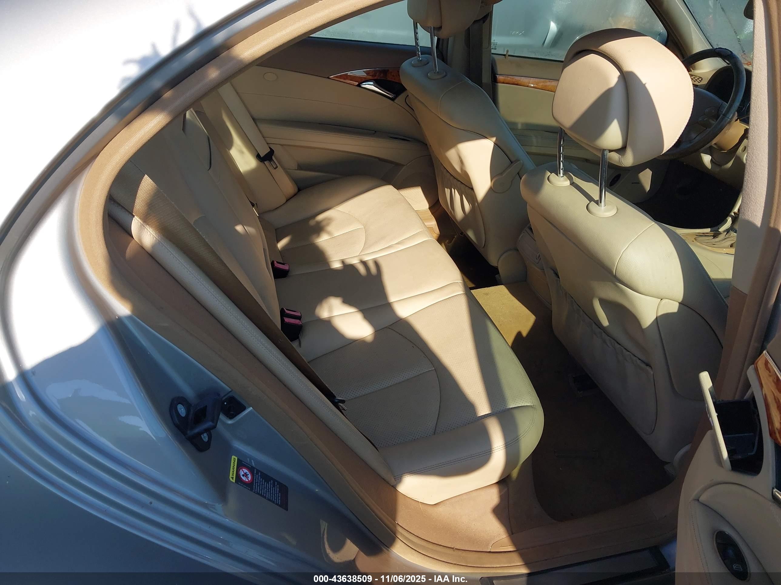 MERCEDES-BENZ E image 8