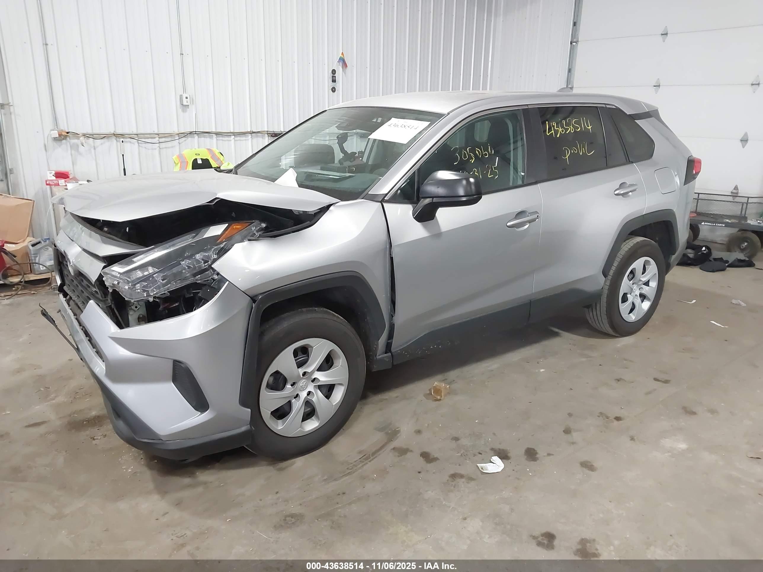 TOYOTA RAV4 image 2