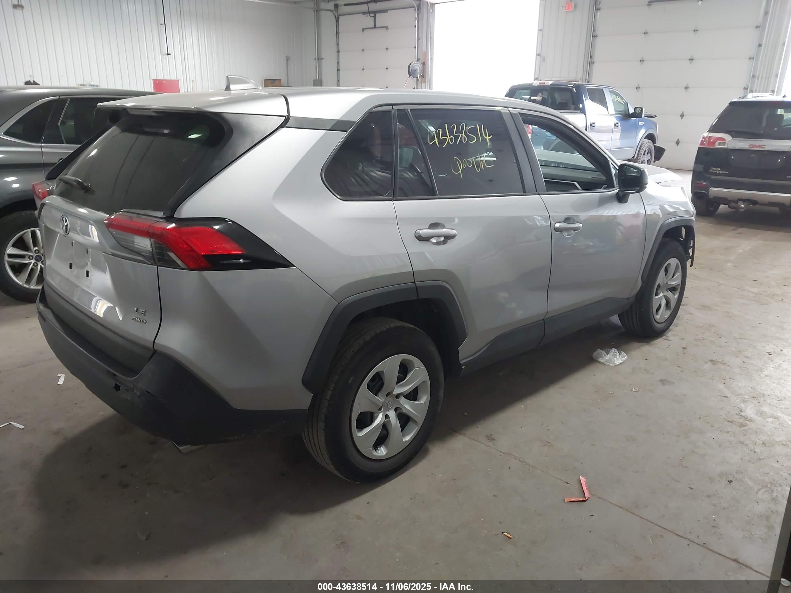 TOYOTA RAV4 image 4