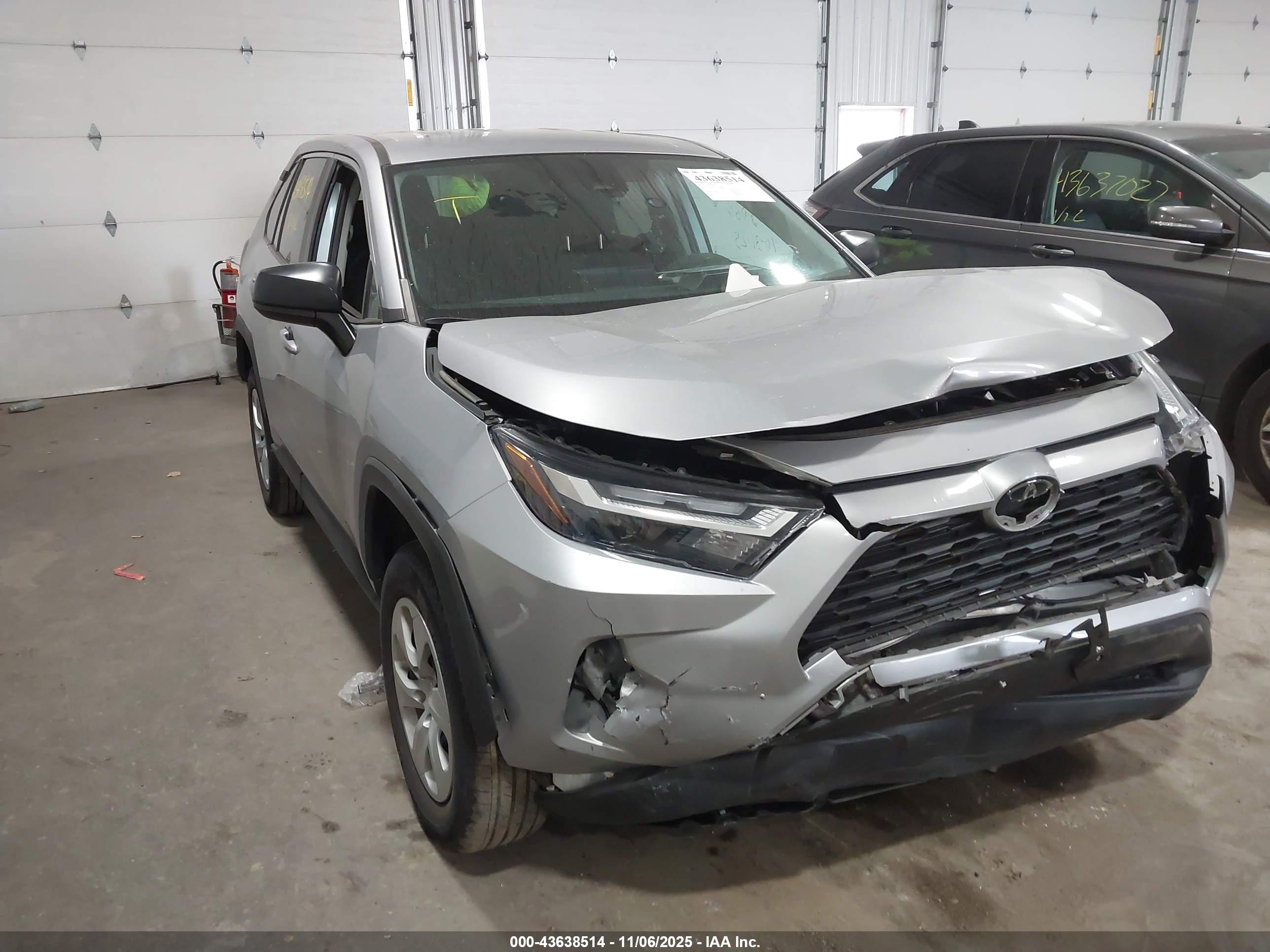 TOYOTA RAV4 image 6