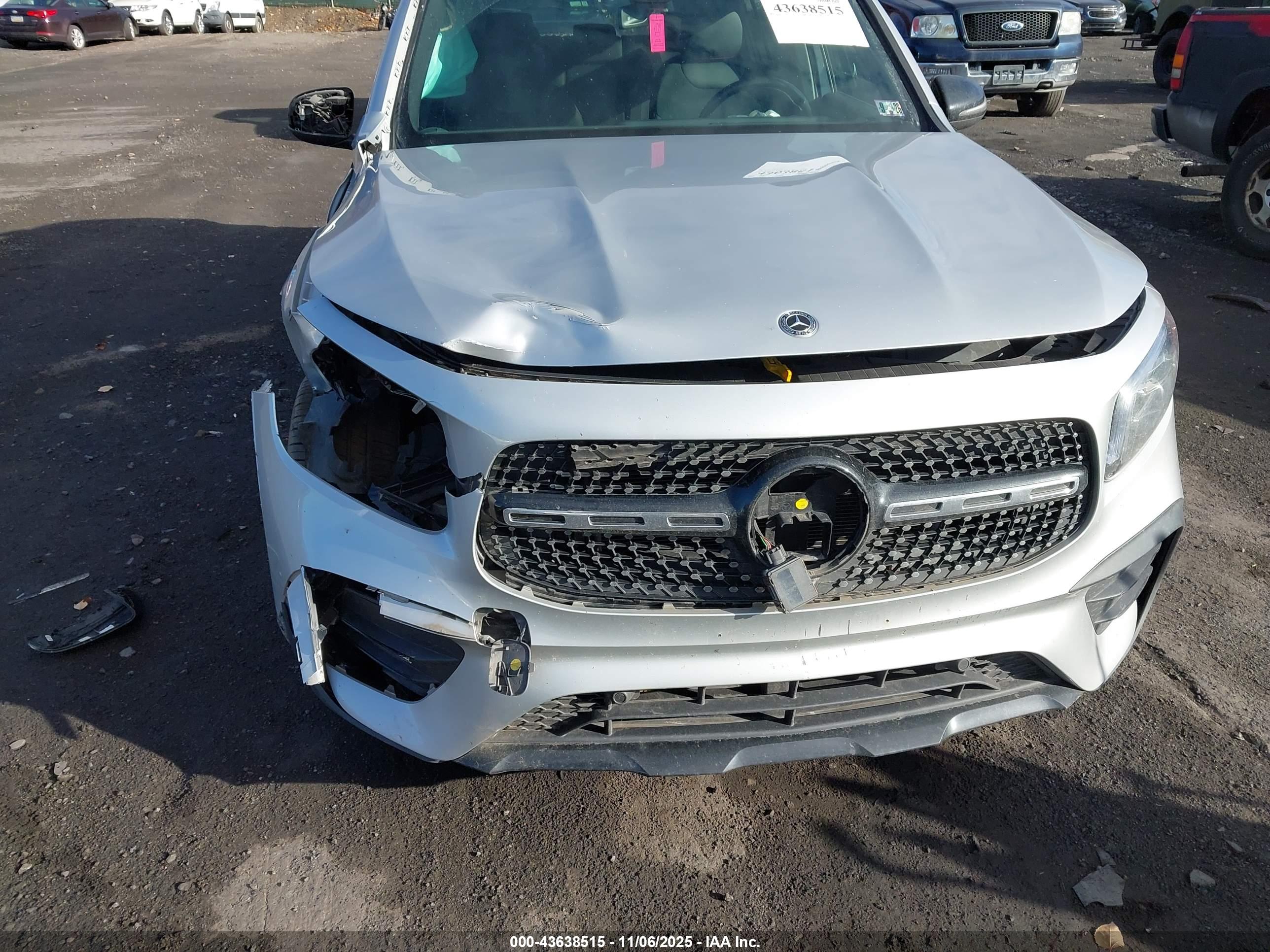 MERCEDES-BENZ GLB image 6