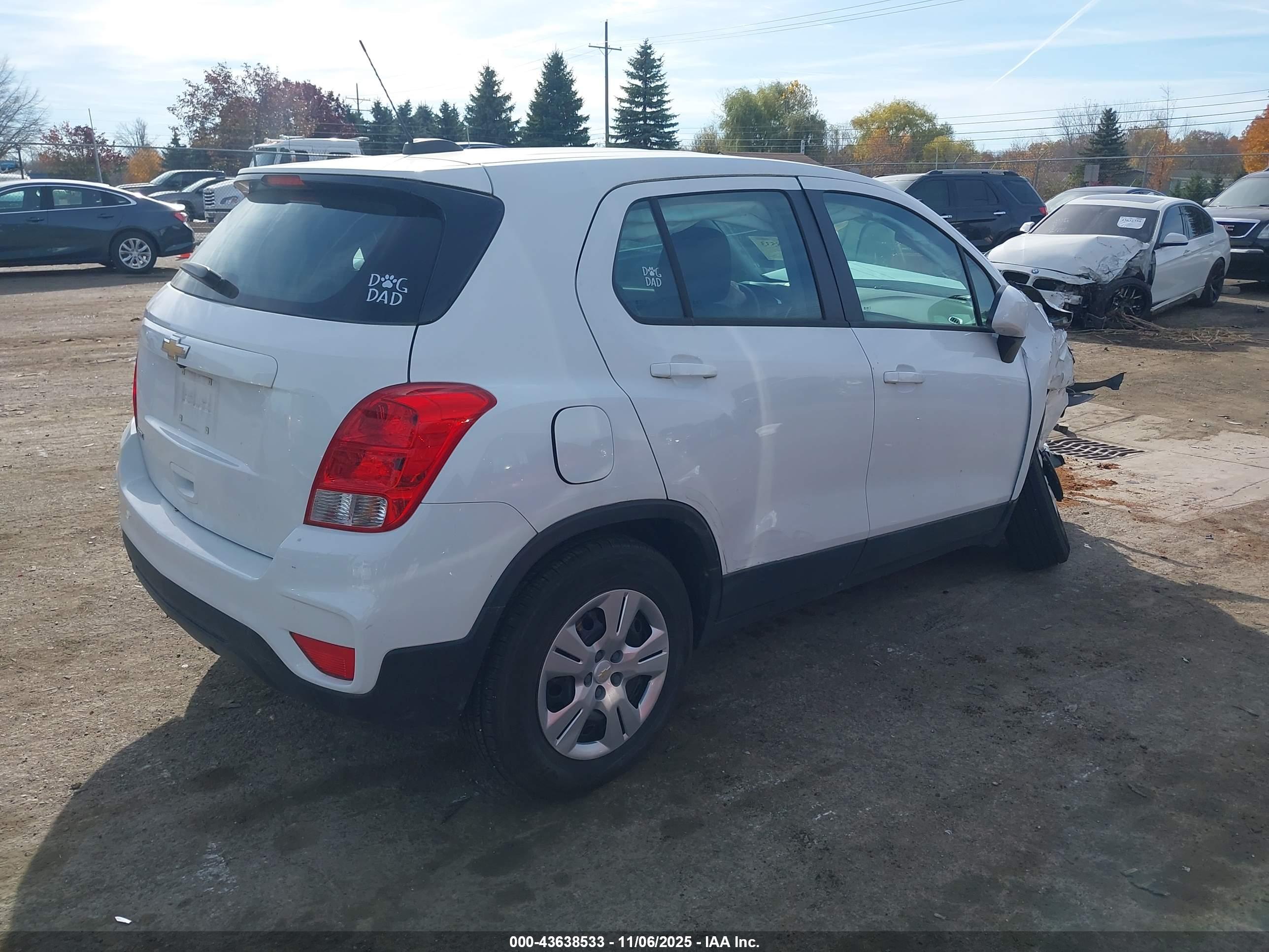 CHEVROLET TRAX image 4
