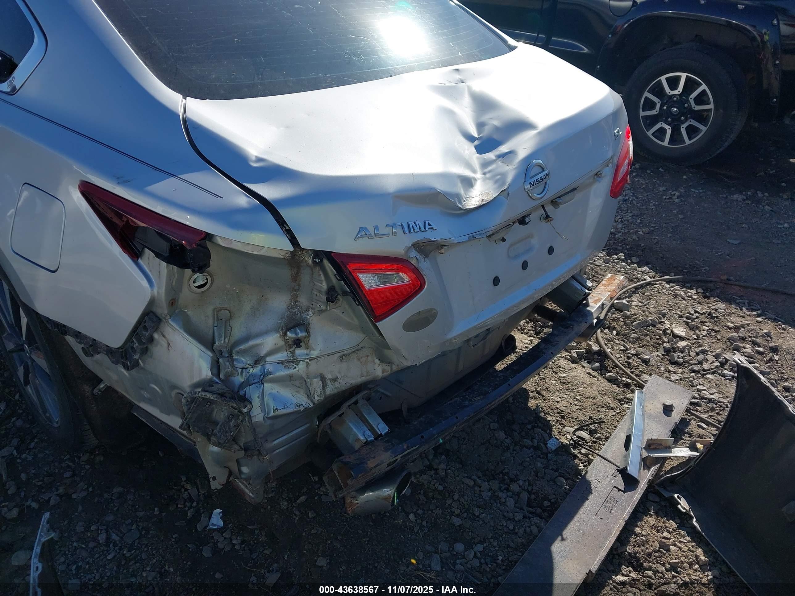 NISSAN ALTIMA image 6