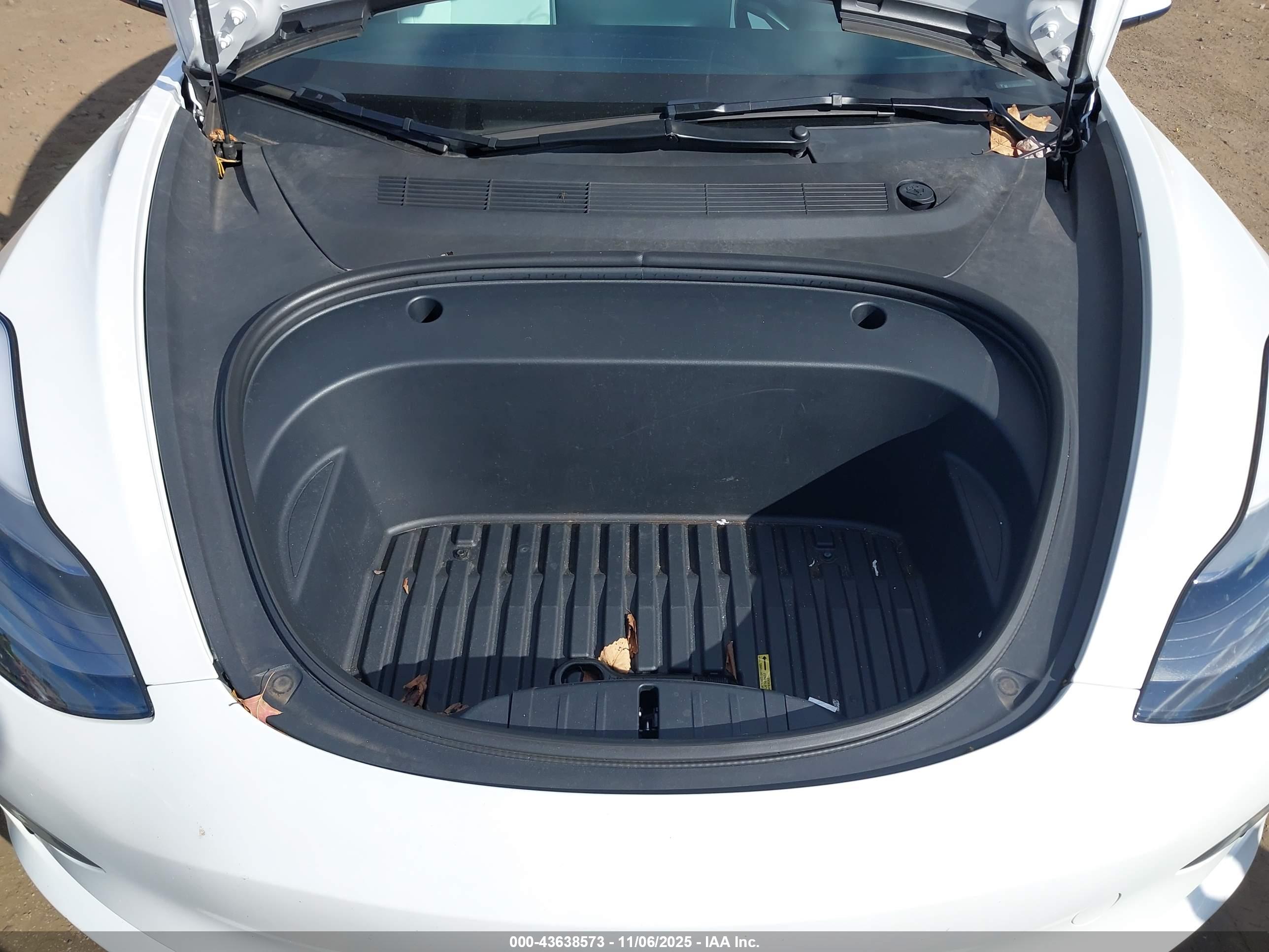 TESLA MODEL image 10