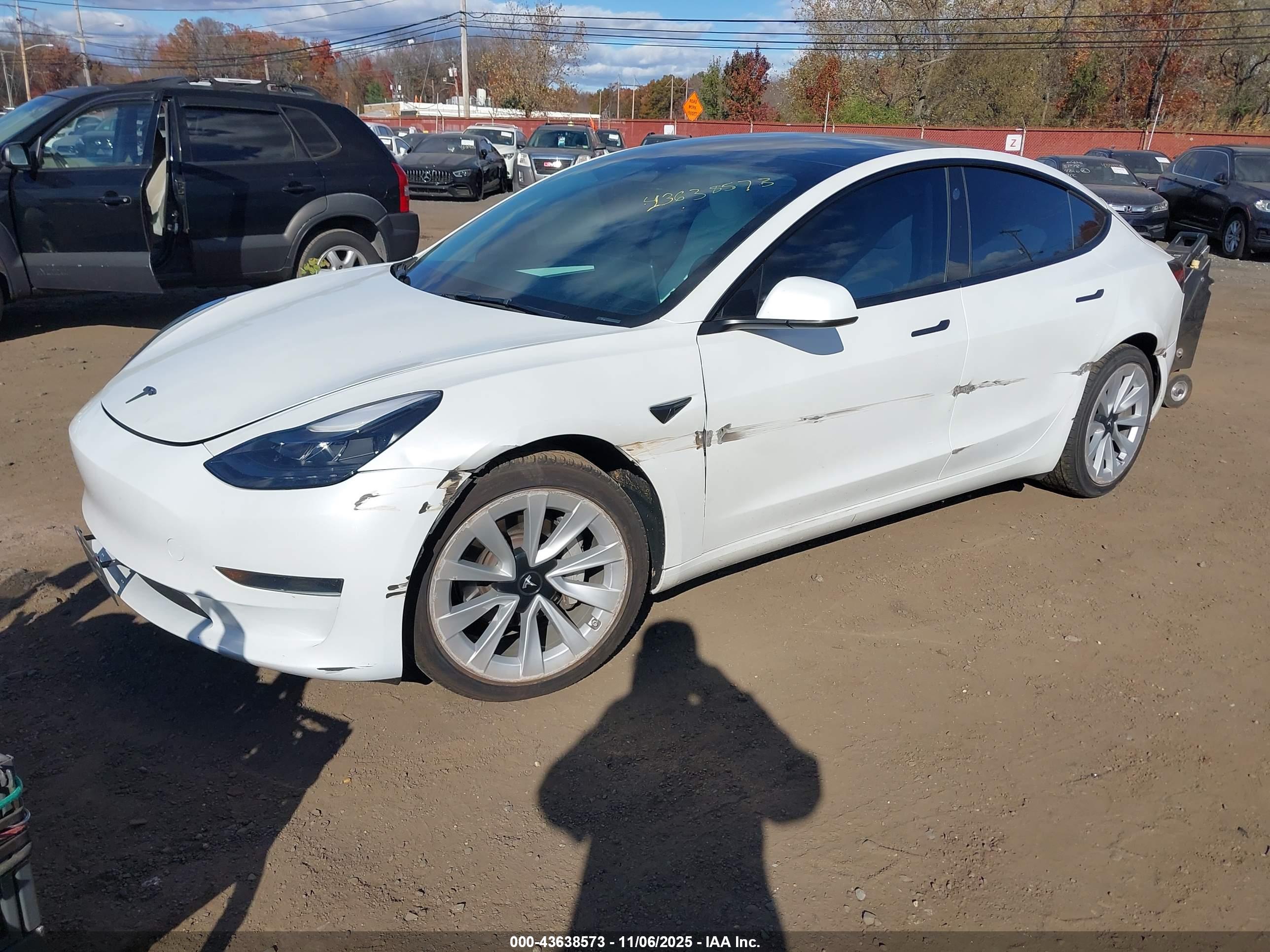 TESLA MODEL image 2