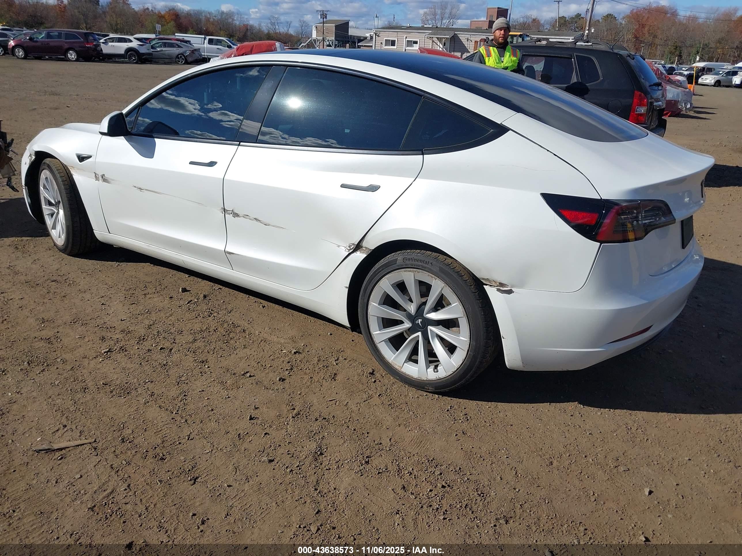 TESLA MODEL image 3