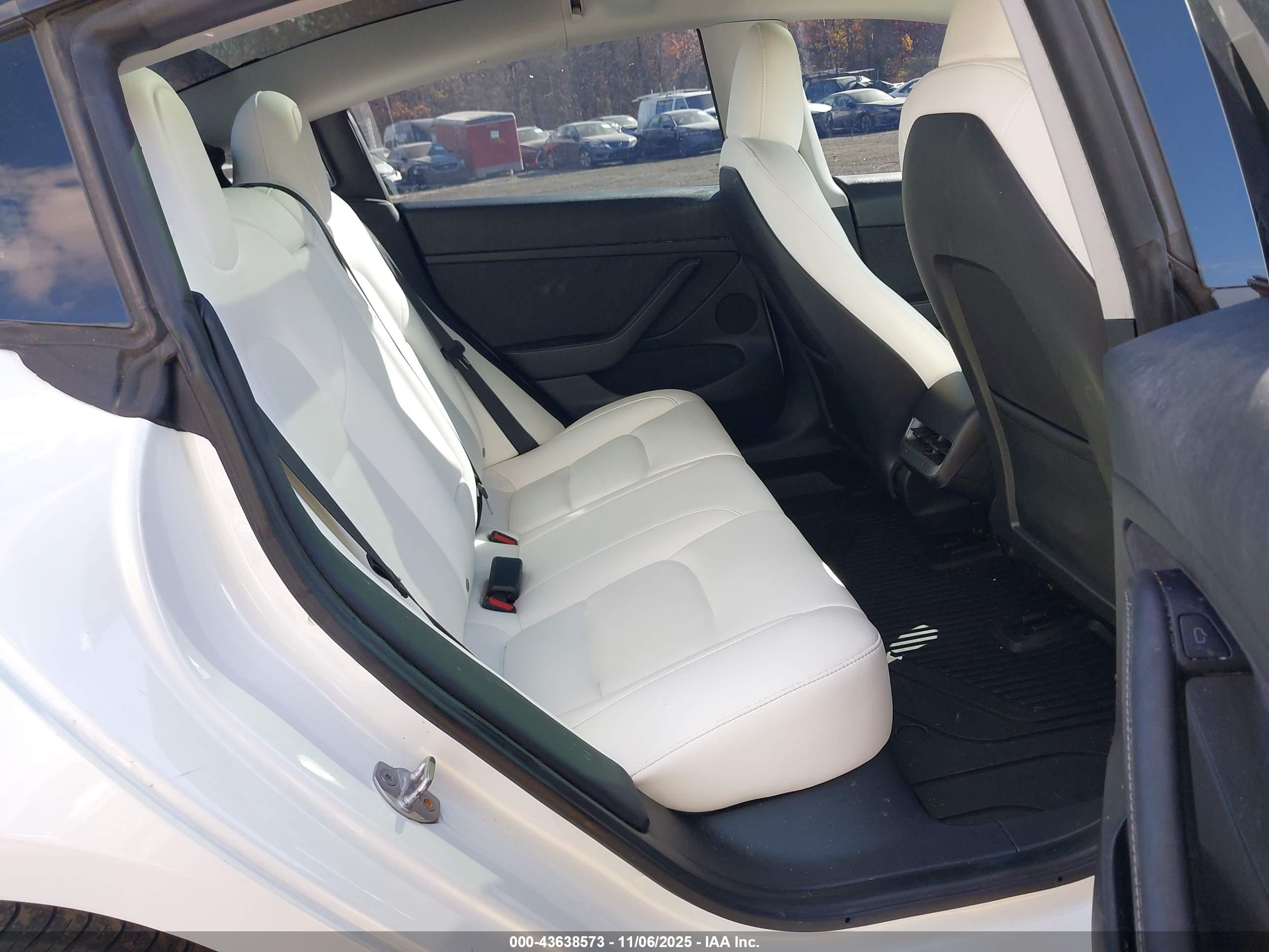 TESLA MODEL image 8