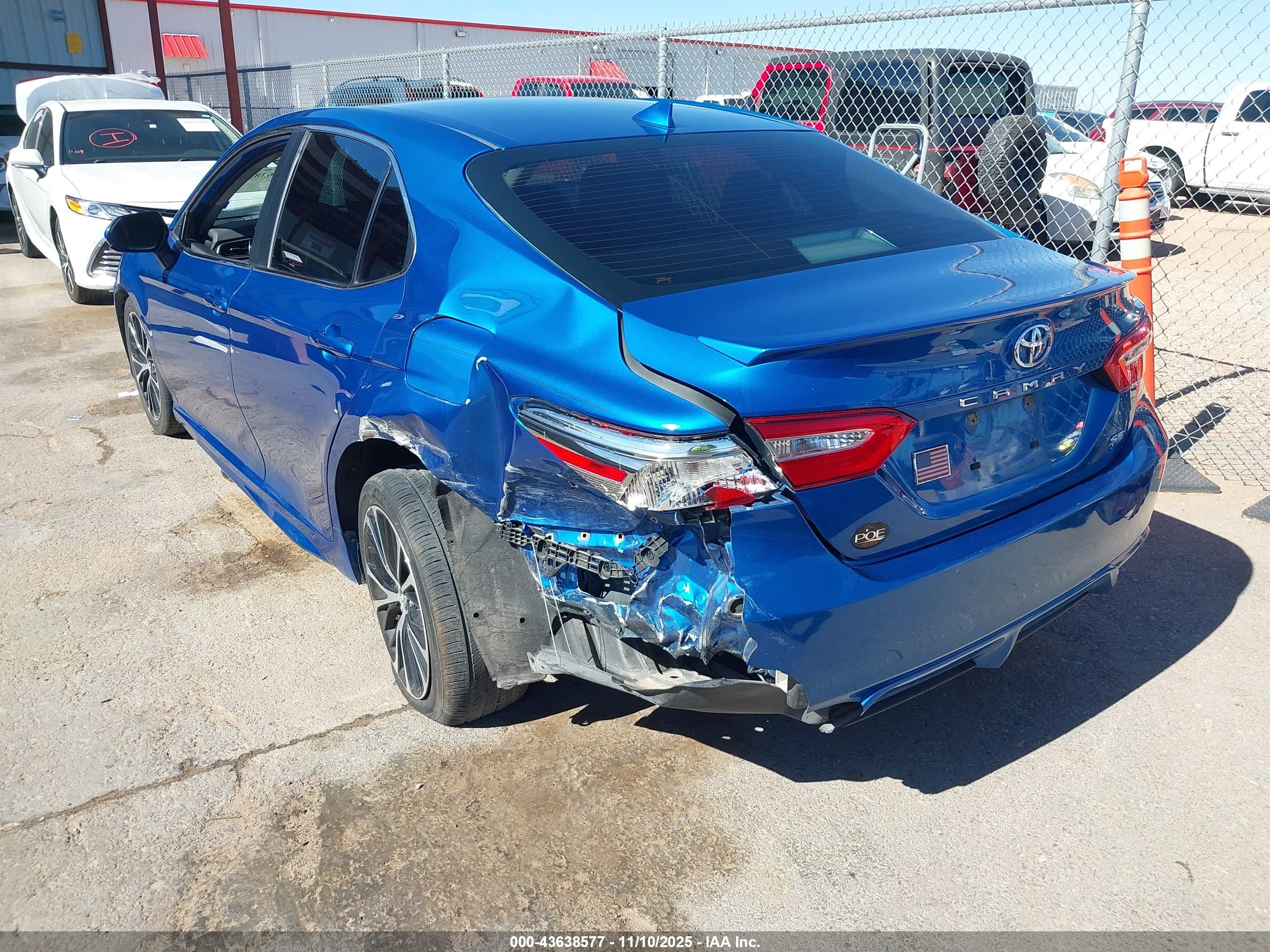 TOYOTA CAMRY image 3