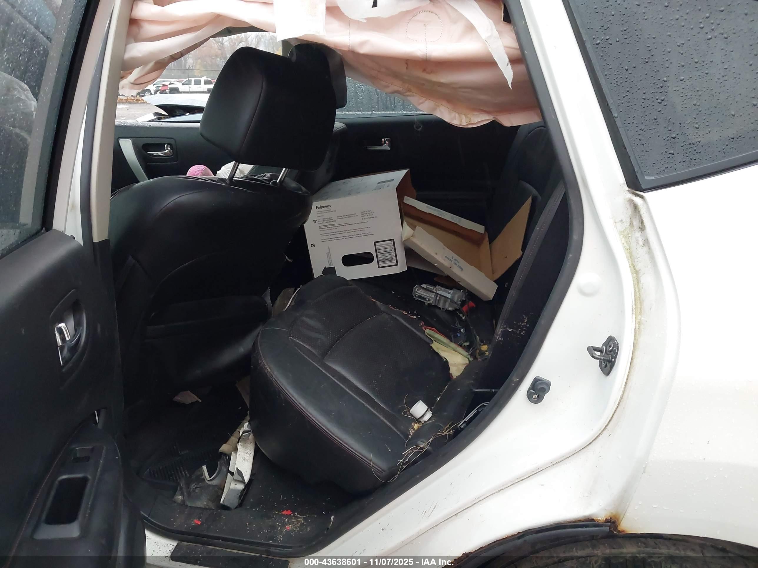 NISSAN ROGUE image 8