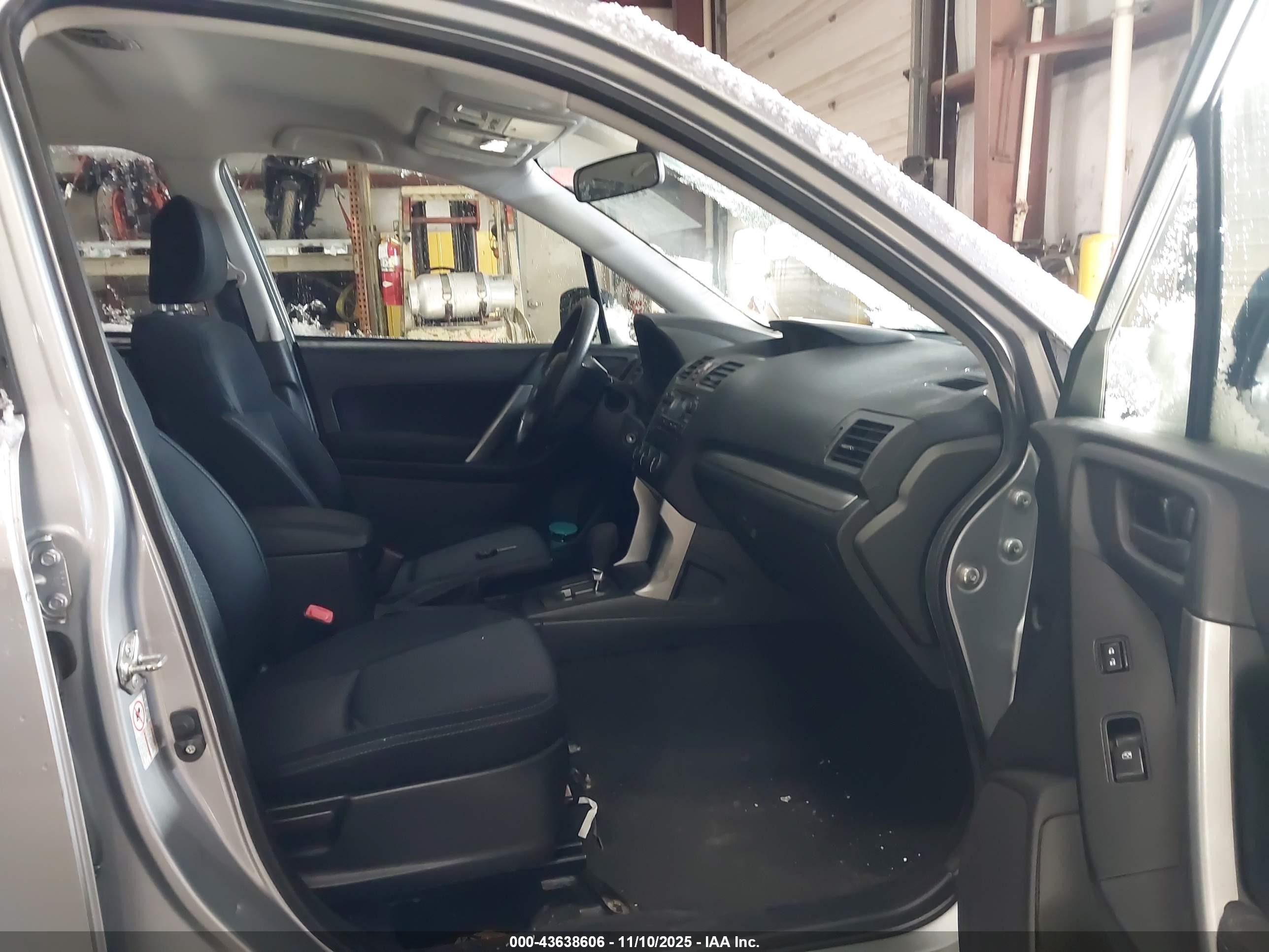 SUBARU FORESTER image 5