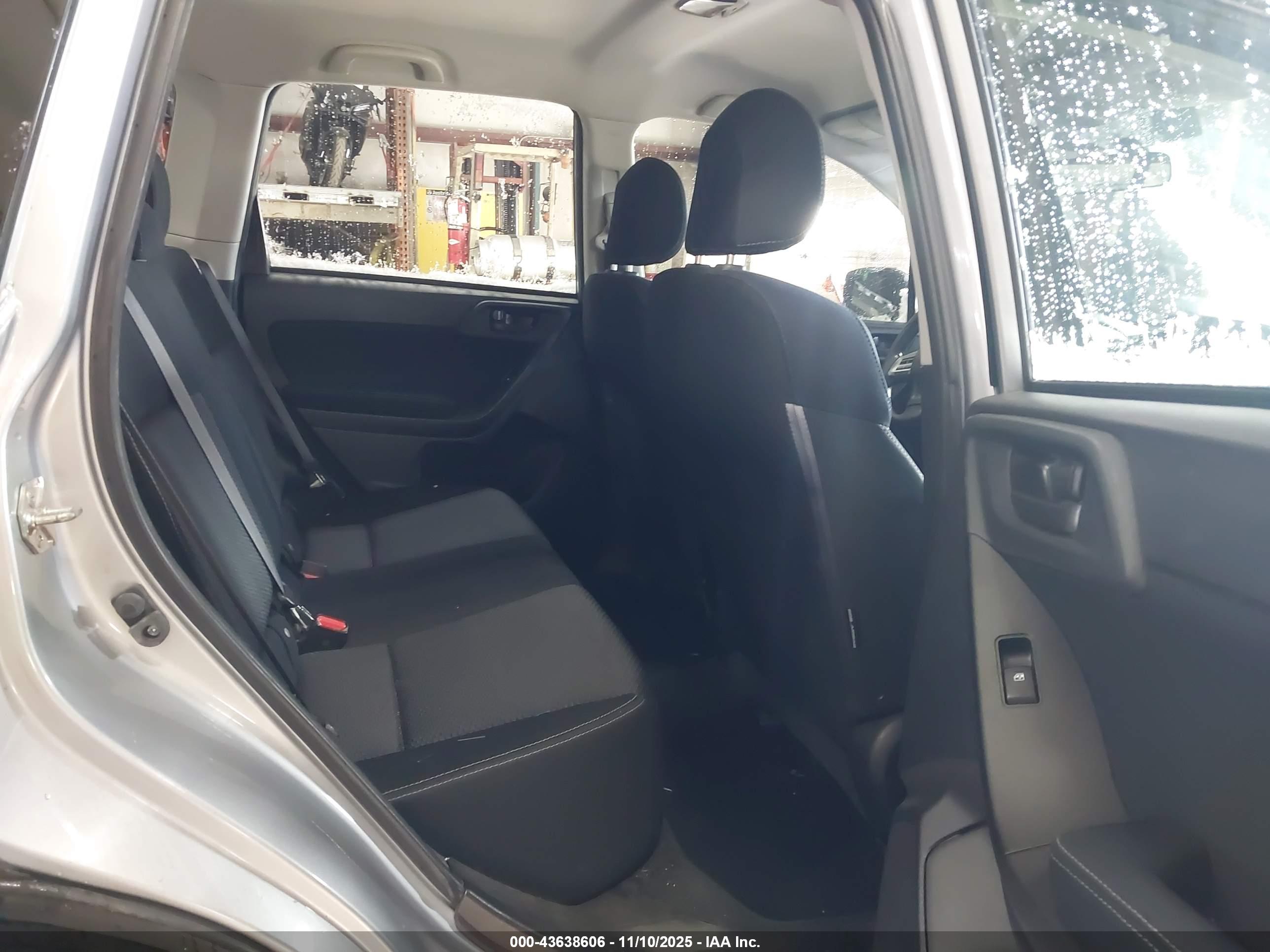 SUBARU FORESTER image 8