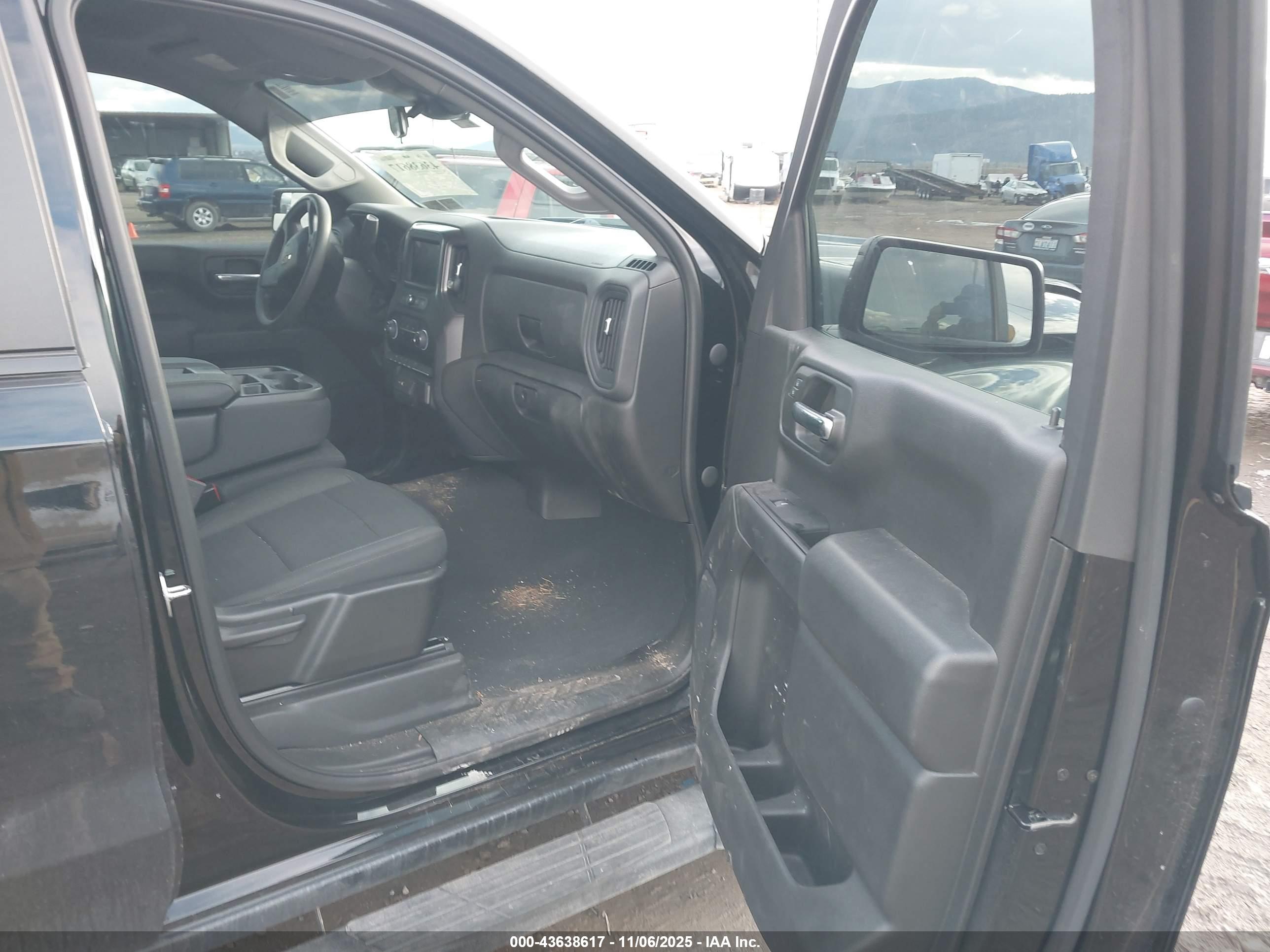 CHEVROLET SILVERADO image 5