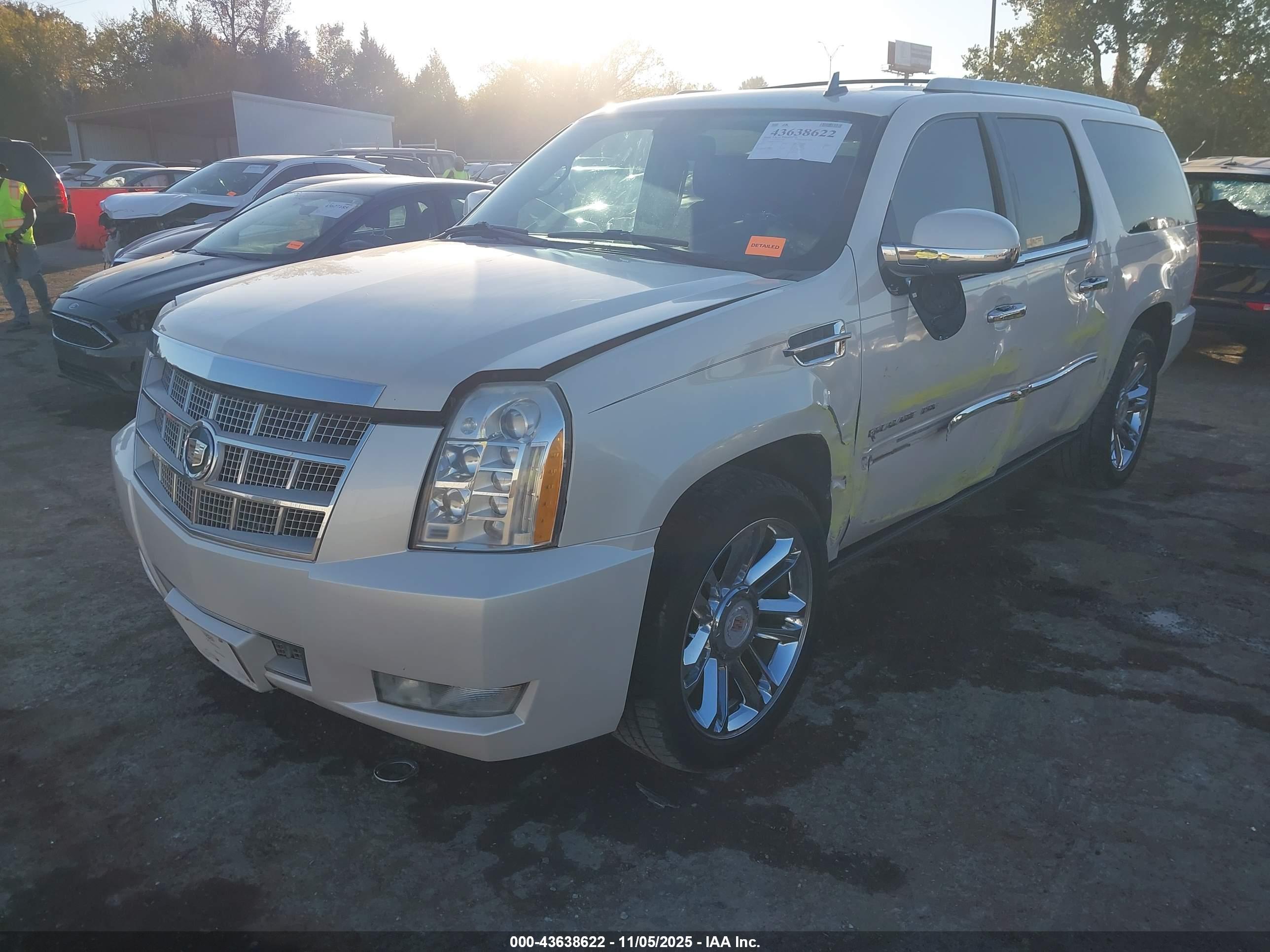 CADILLAC ESCALADE image 2