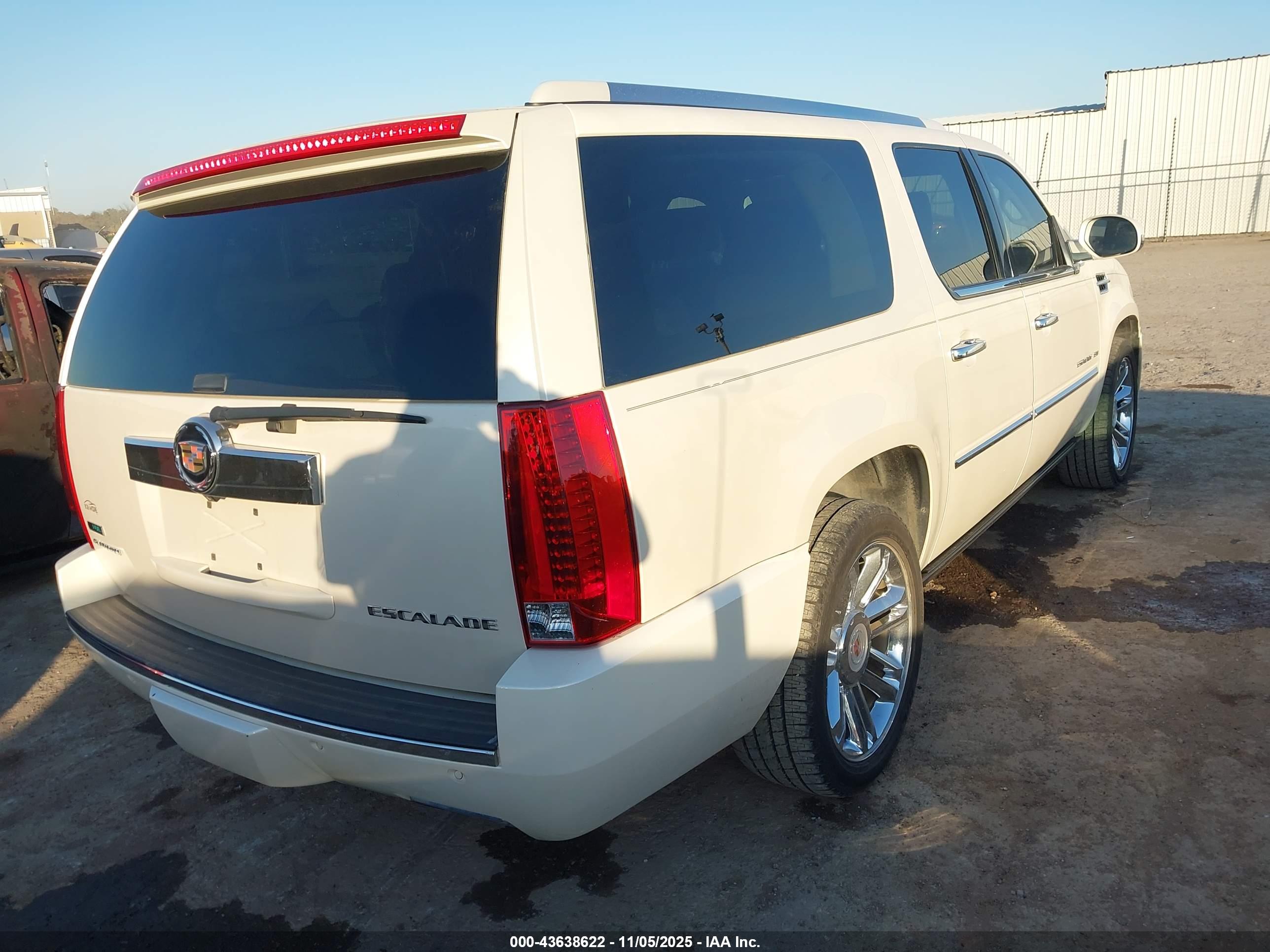 CADILLAC ESCALADE image 4