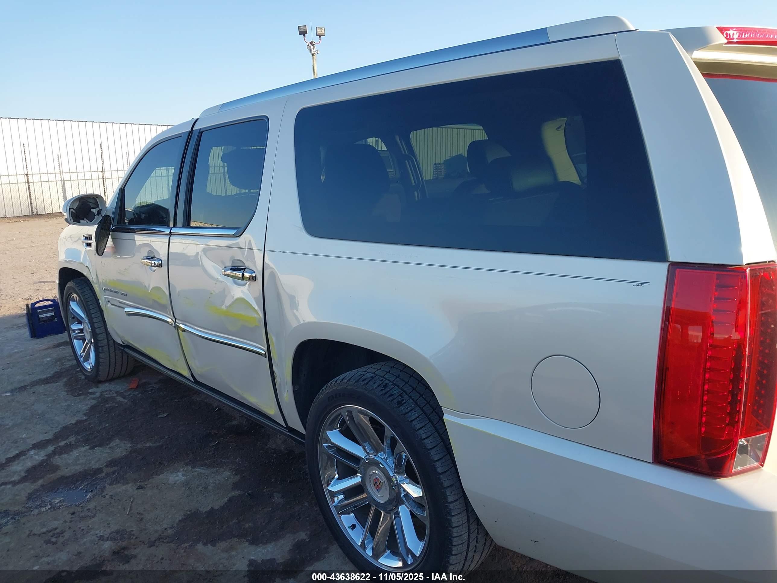 CADILLAC ESCALADE image 6