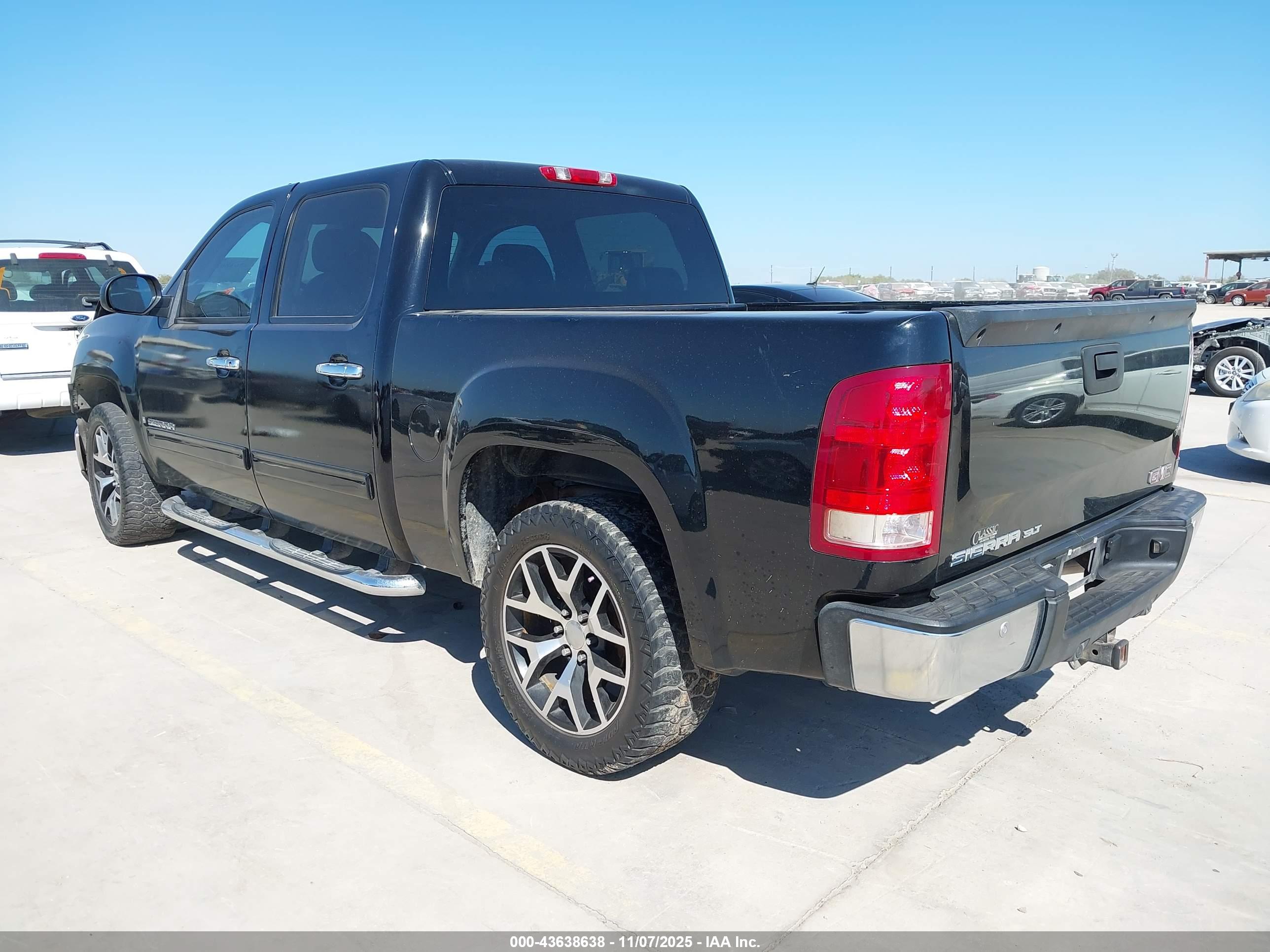 GMC SIERRA image 3