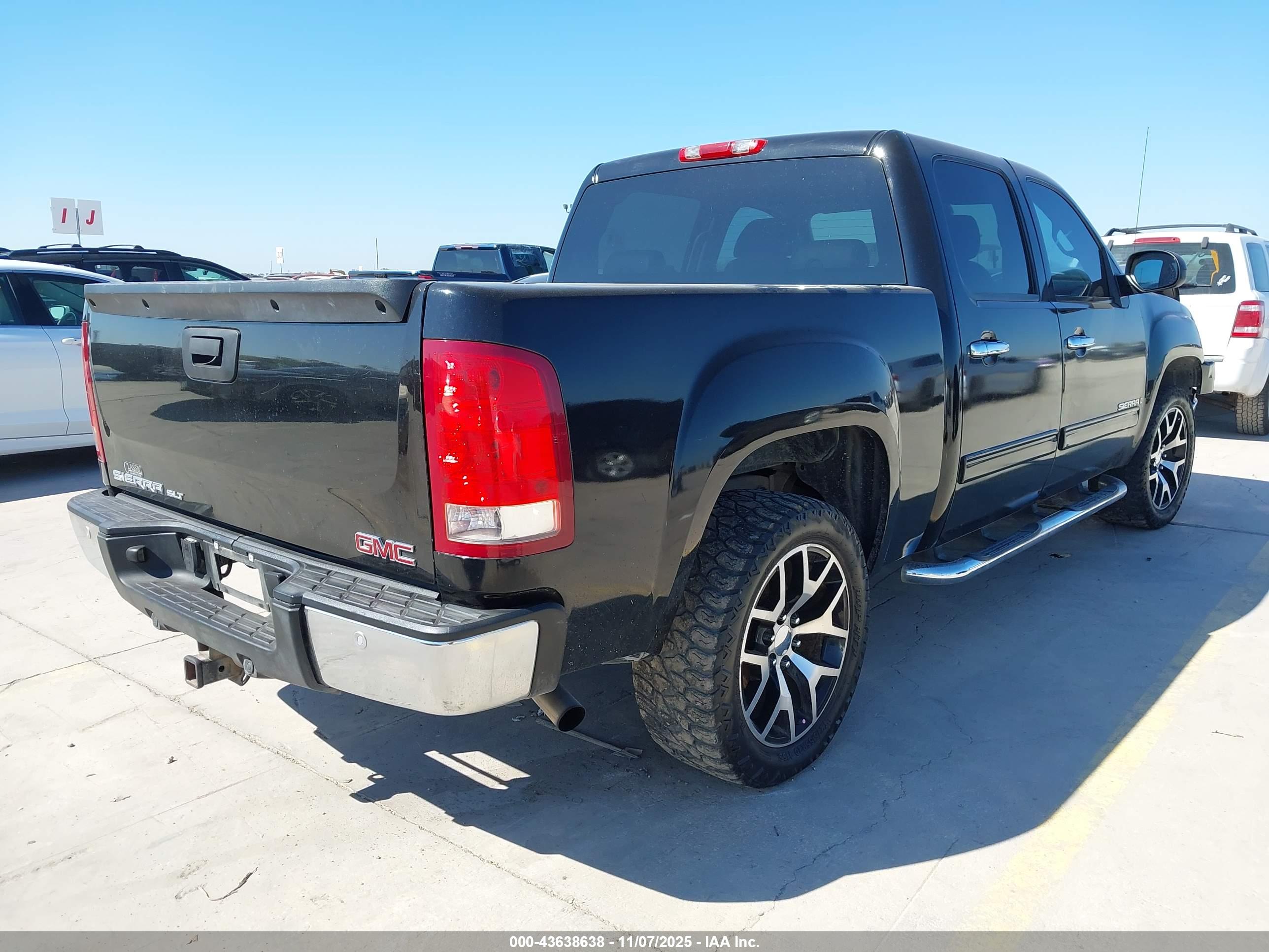 GMC SIERRA image 4
