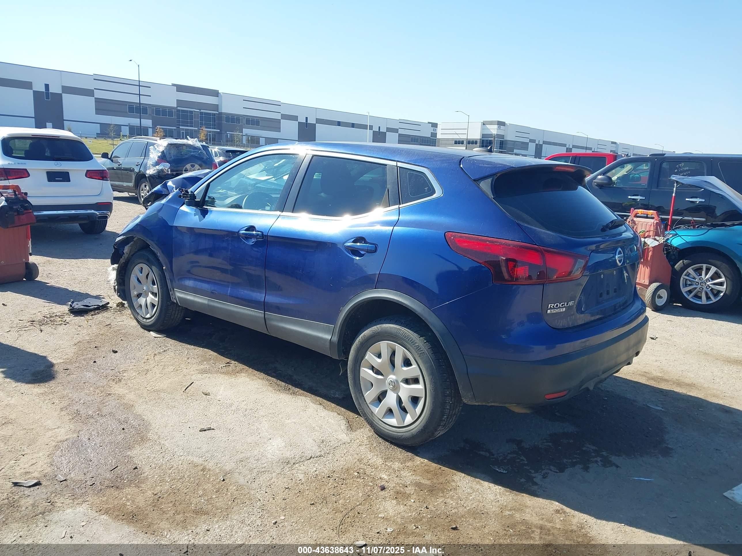 NISSAN ROGUE image 3