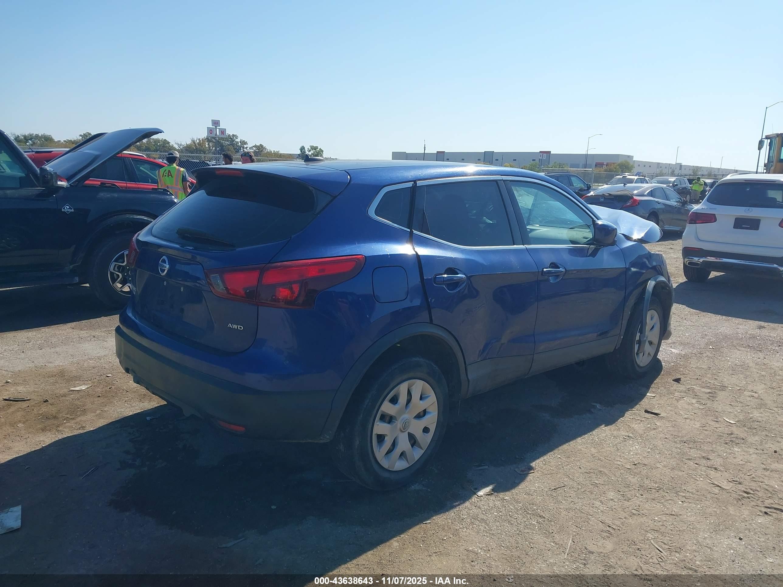 NISSAN ROGUE image 4