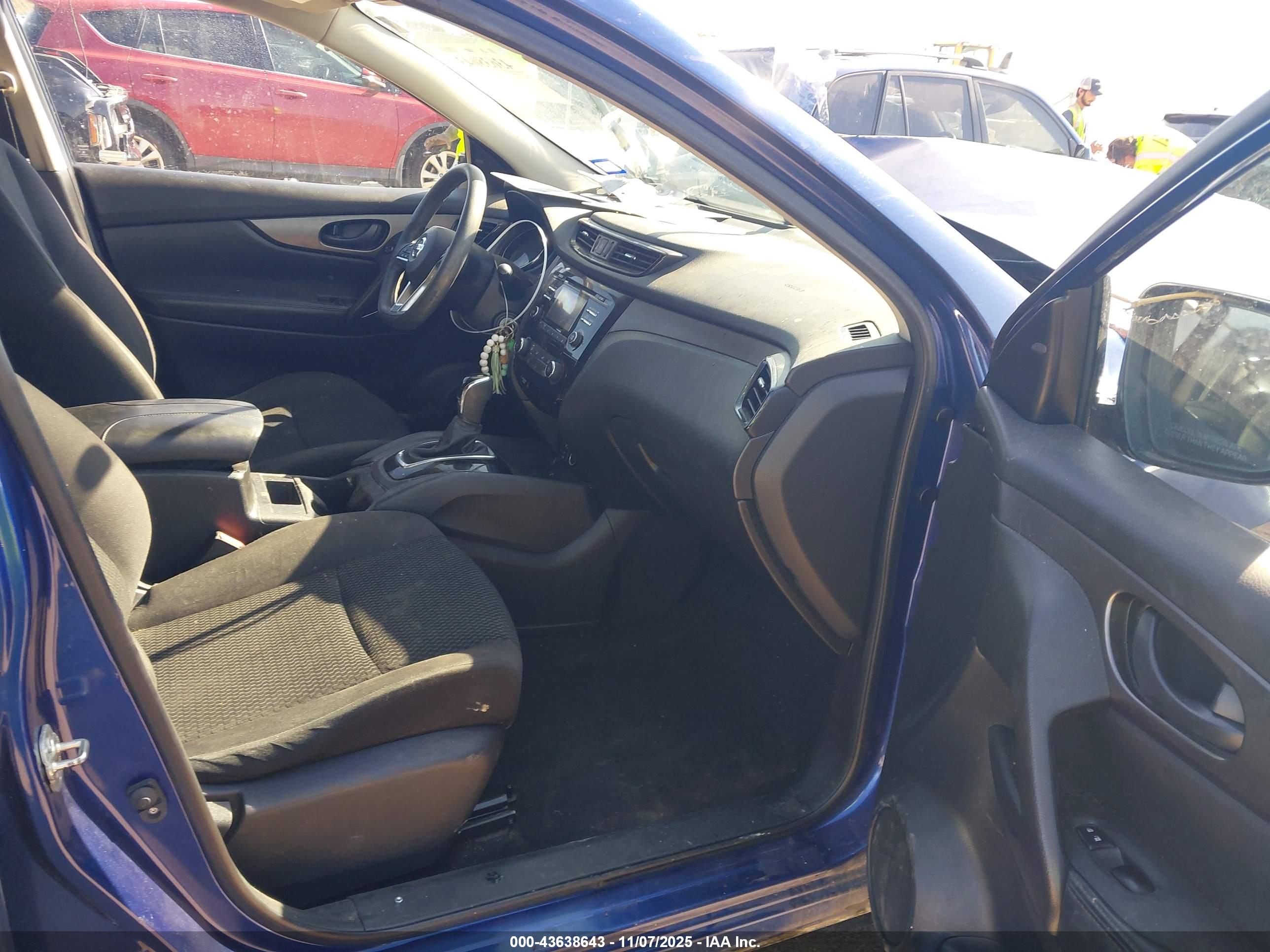 NISSAN ROGUE image 5
