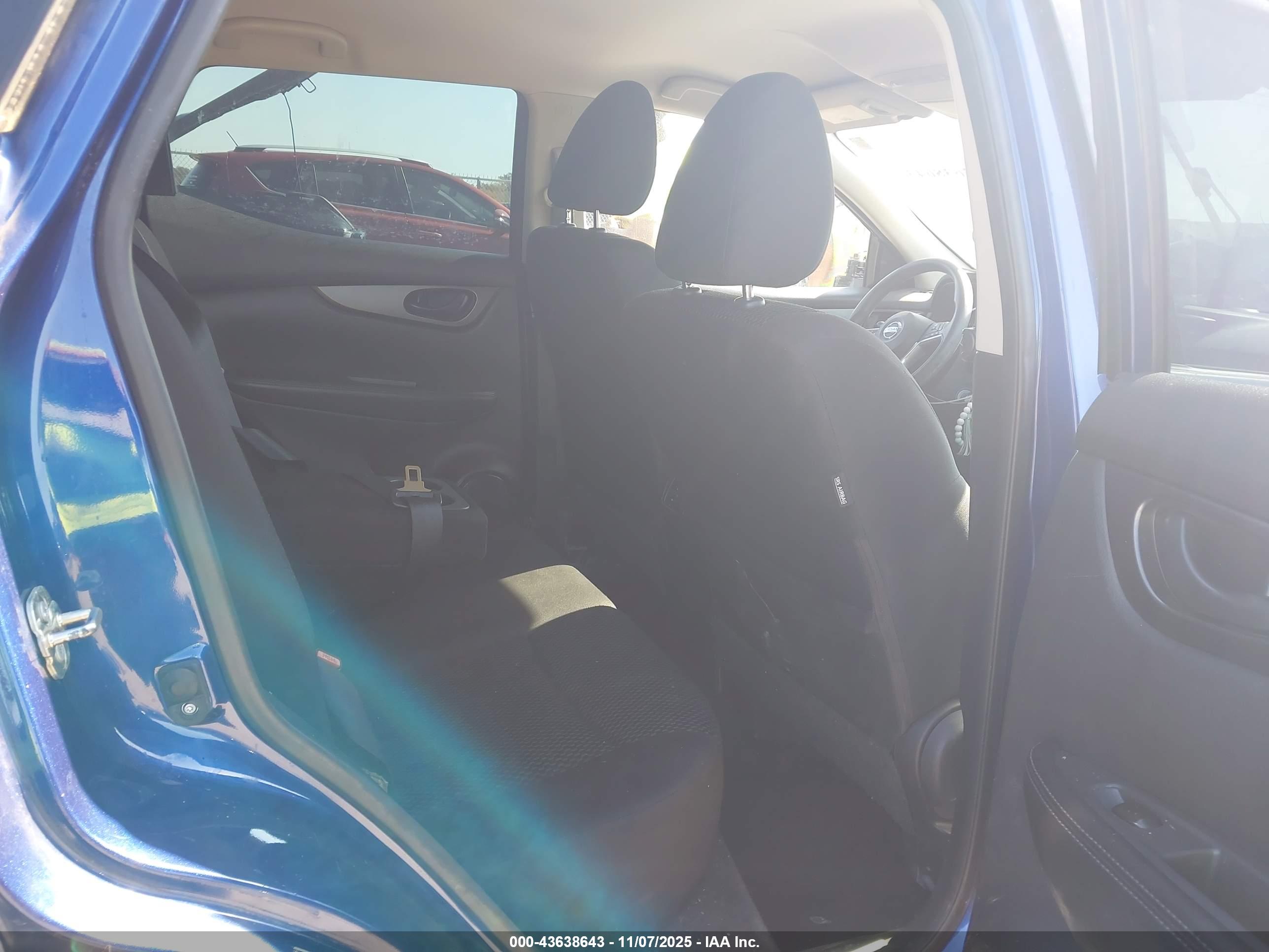 NISSAN ROGUE image 8