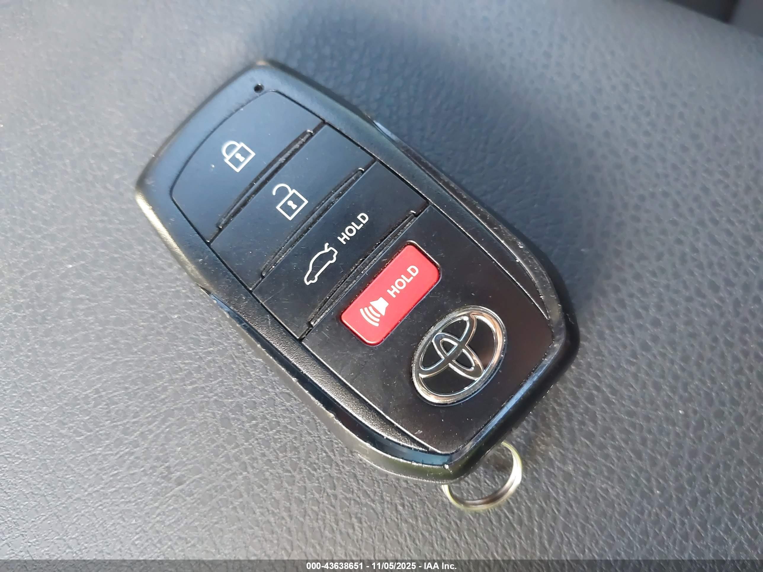 TOYOTA CAMRY image 11