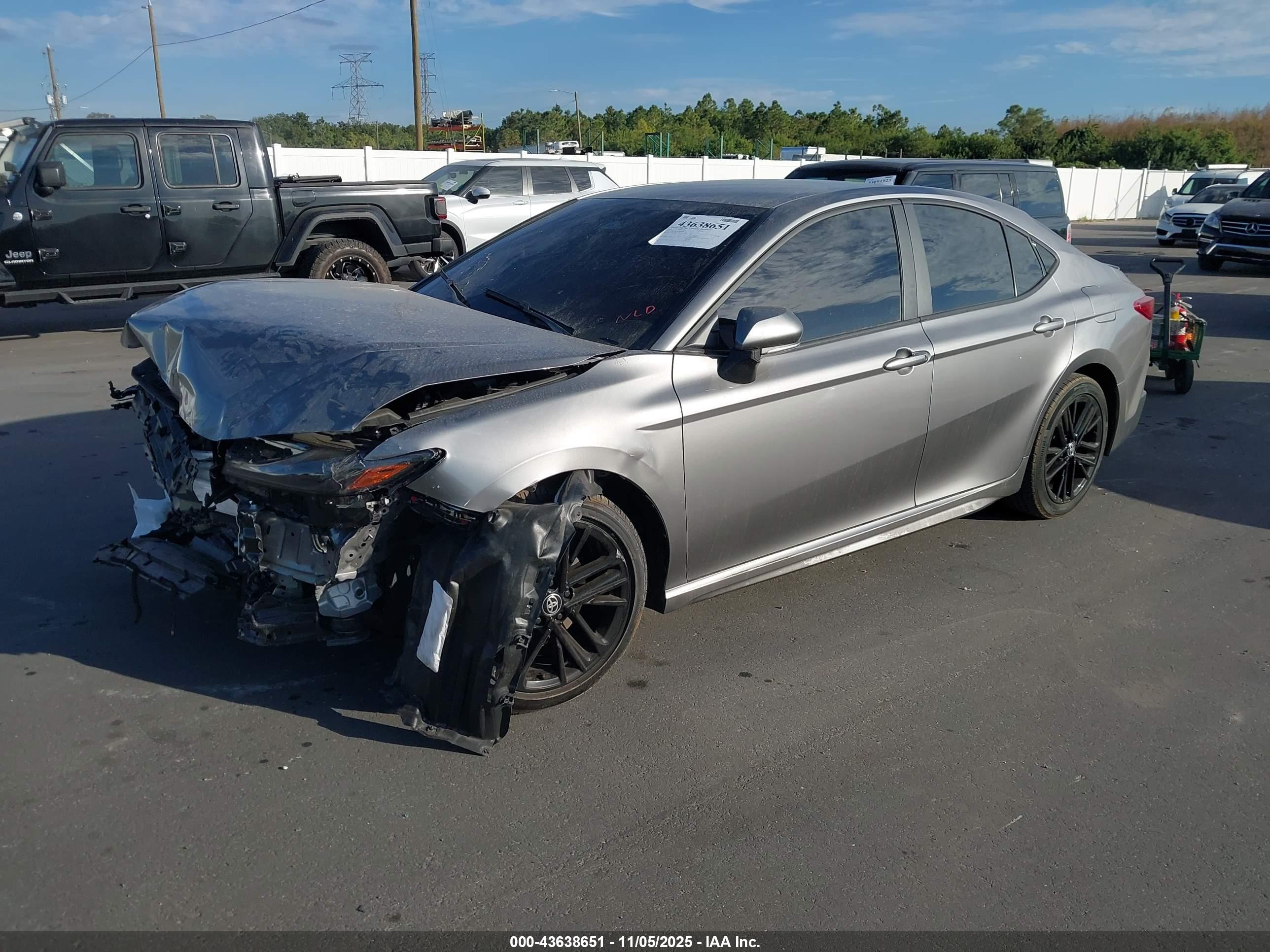 TOYOTA CAMRY image 2