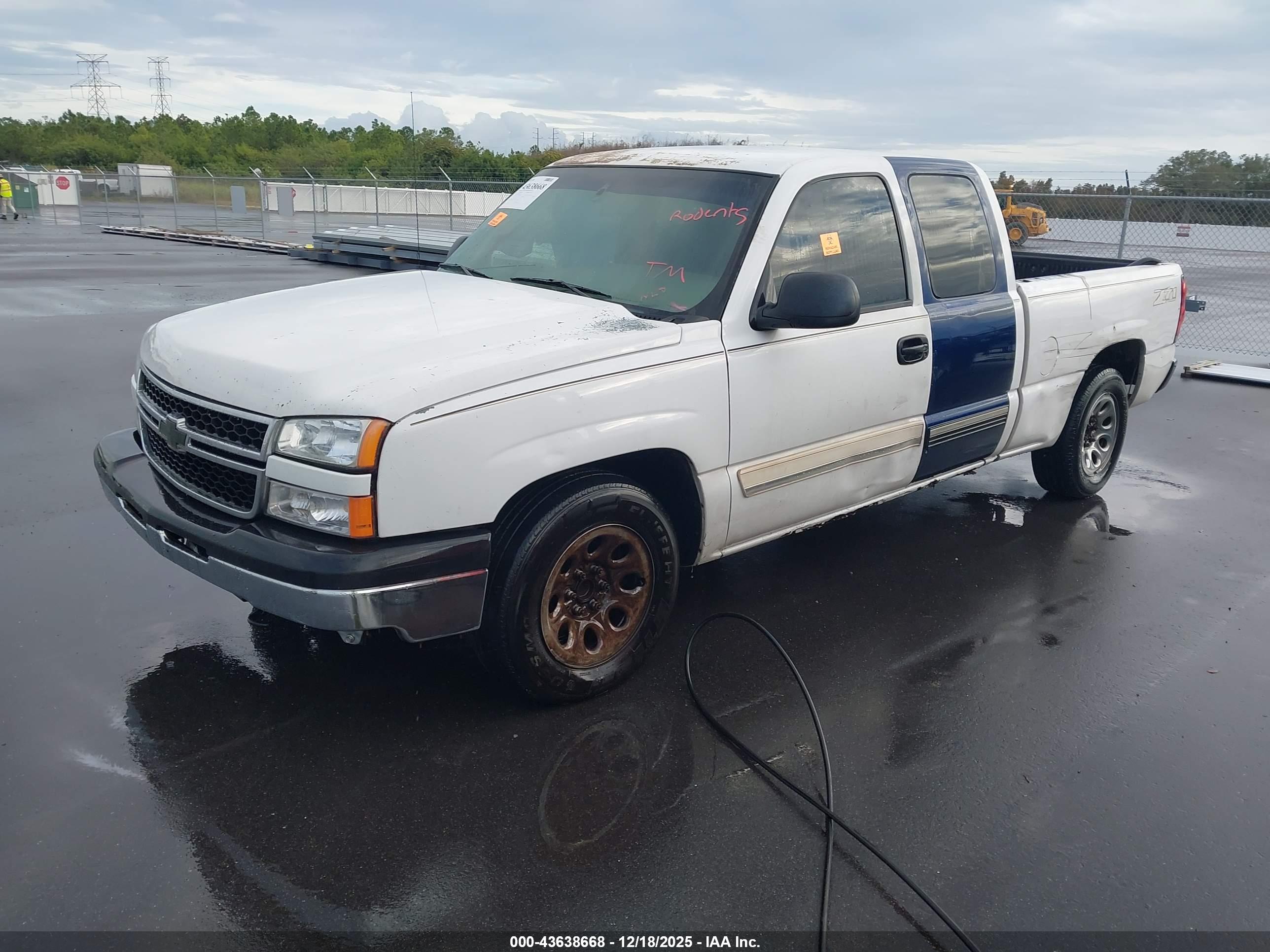 CHEVROLET SILVERADO image 2