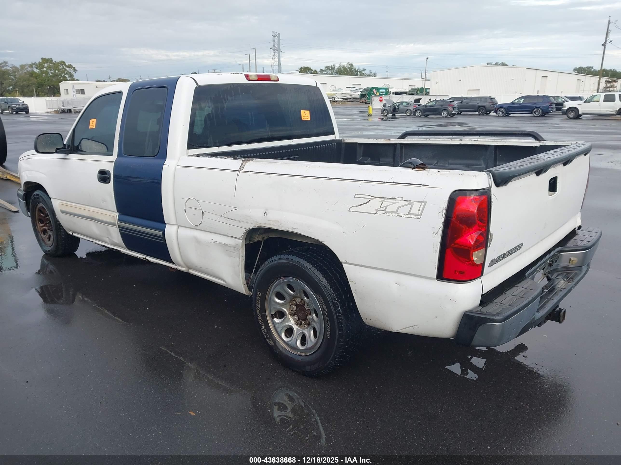 CHEVROLET SILVERADO image 3