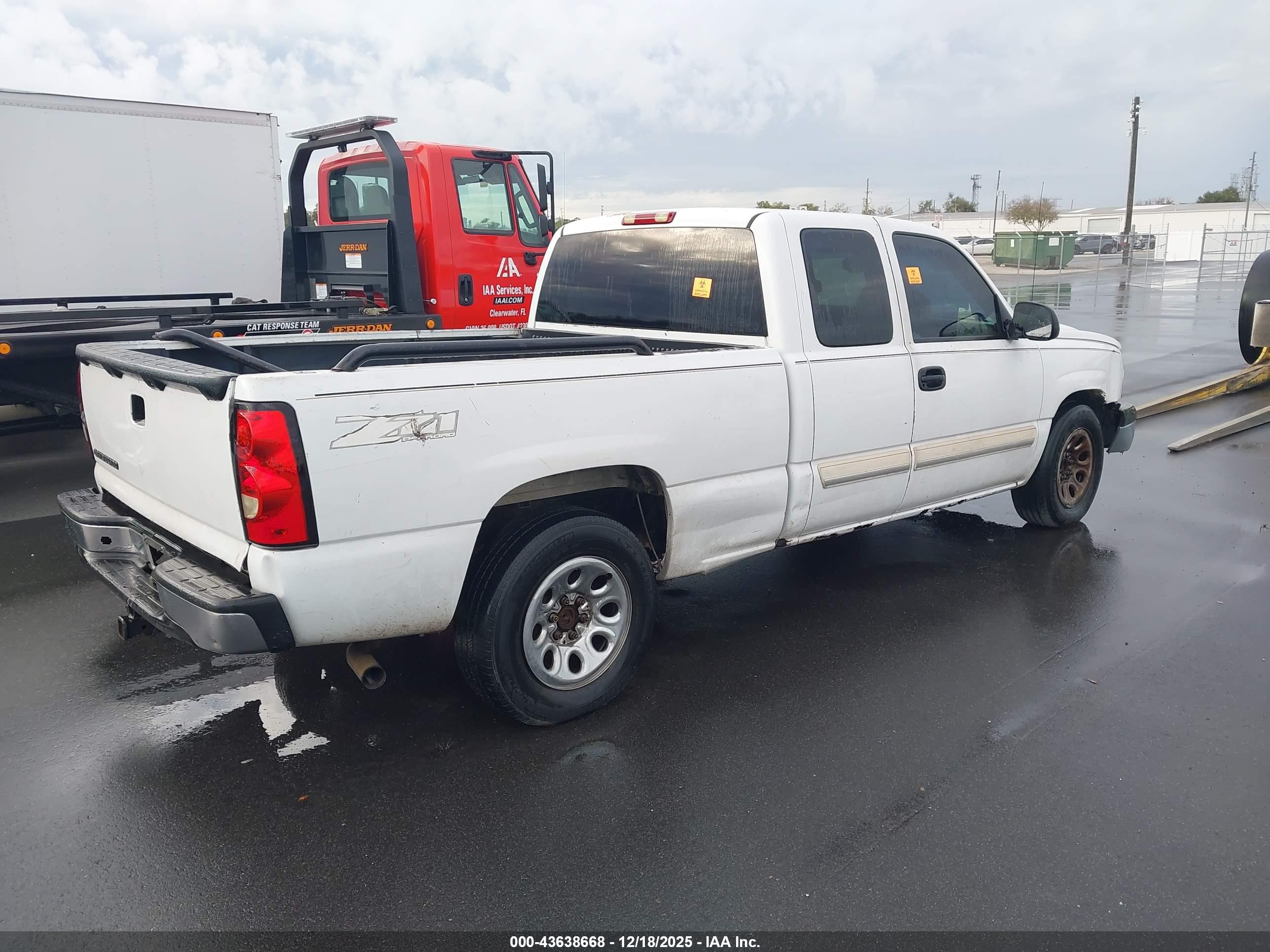 CHEVROLET SILVERADO image 4