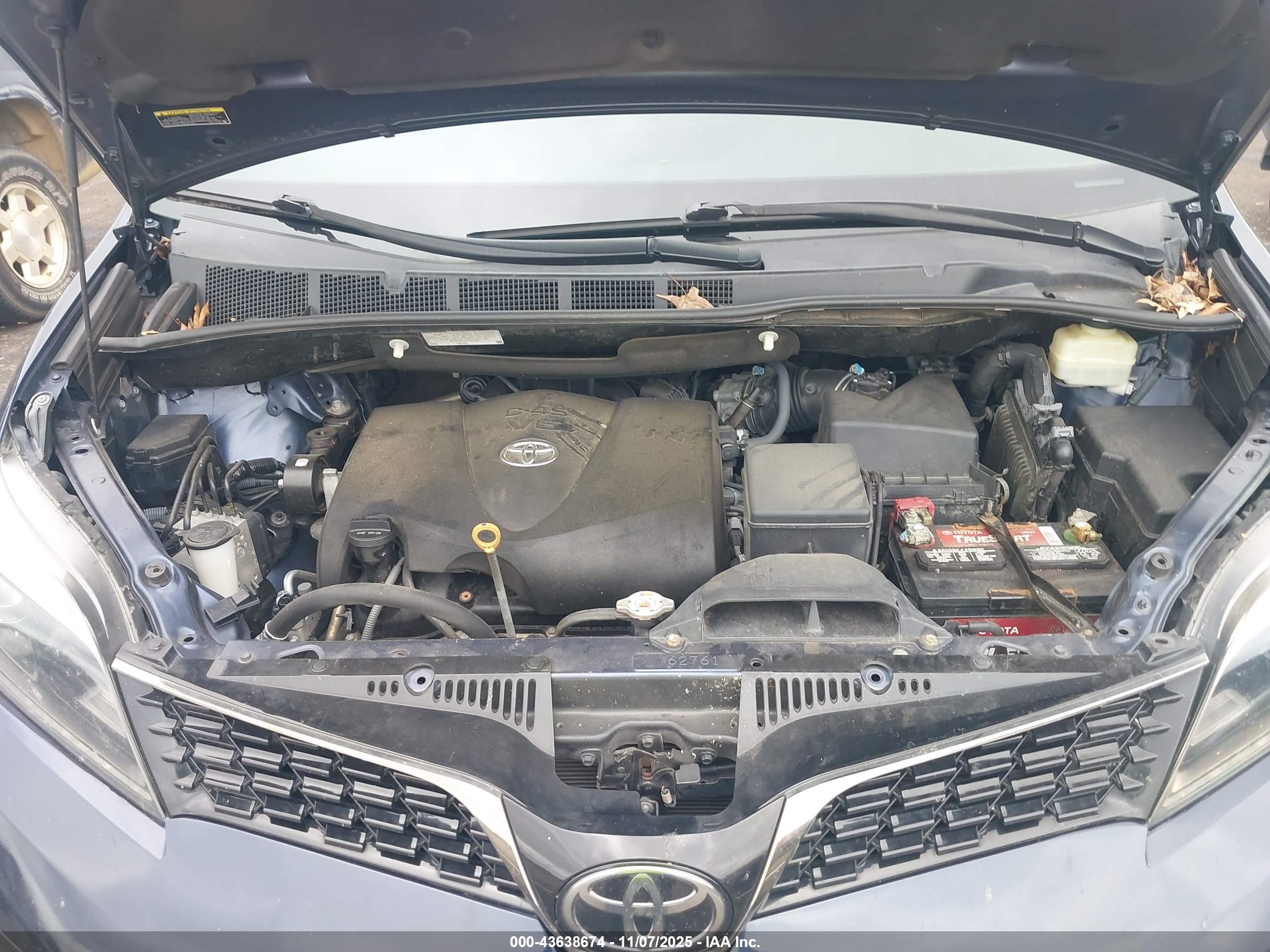 TOYOTA SIENNA image 10