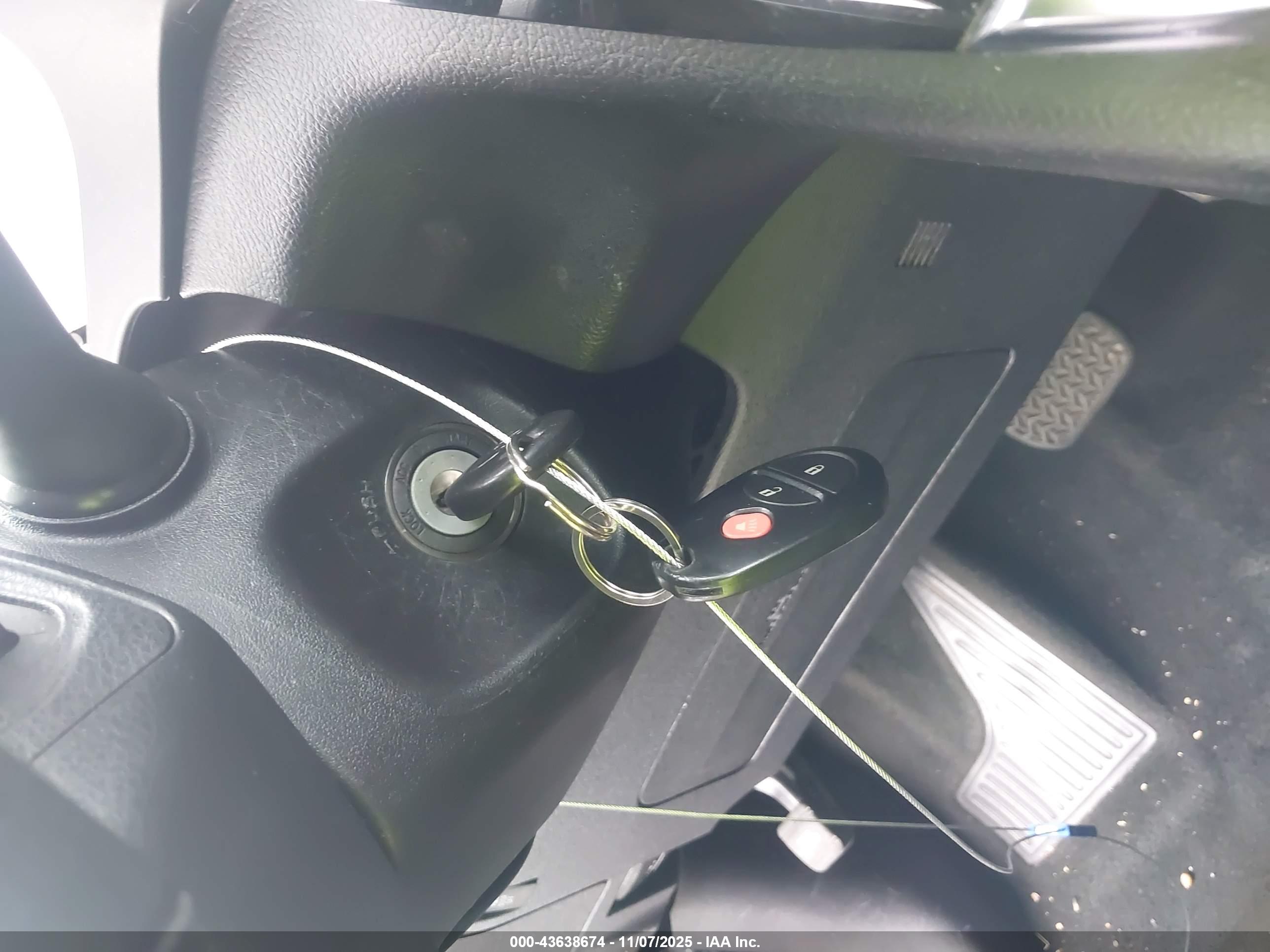 TOYOTA SIENNA image 11