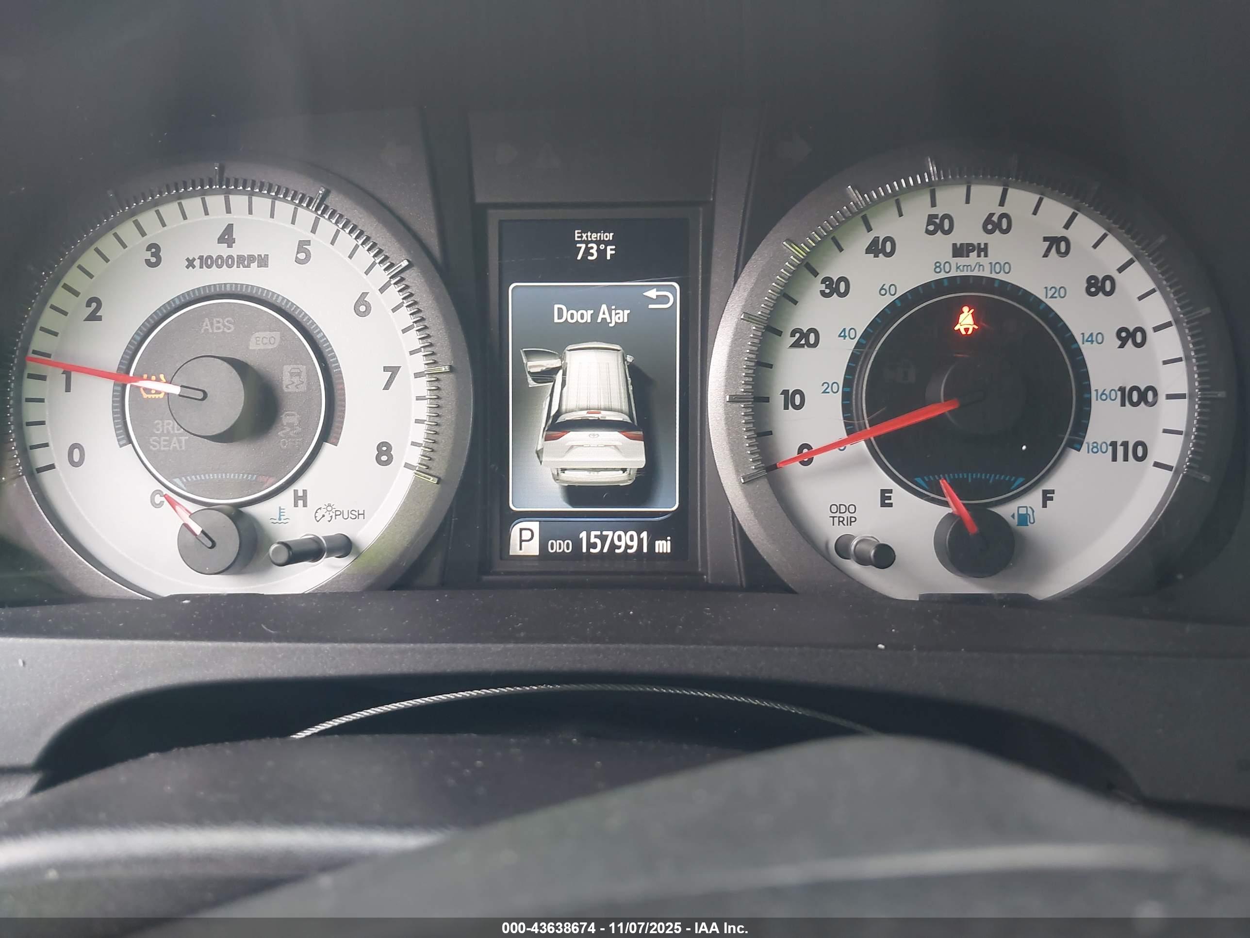 TOYOTA SIENNA image 7