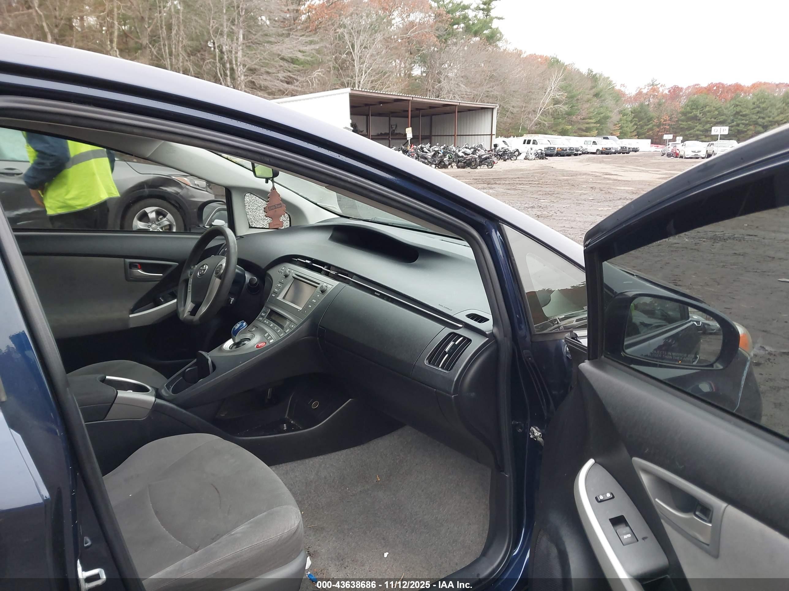 TOYOTA PRIUS image 5