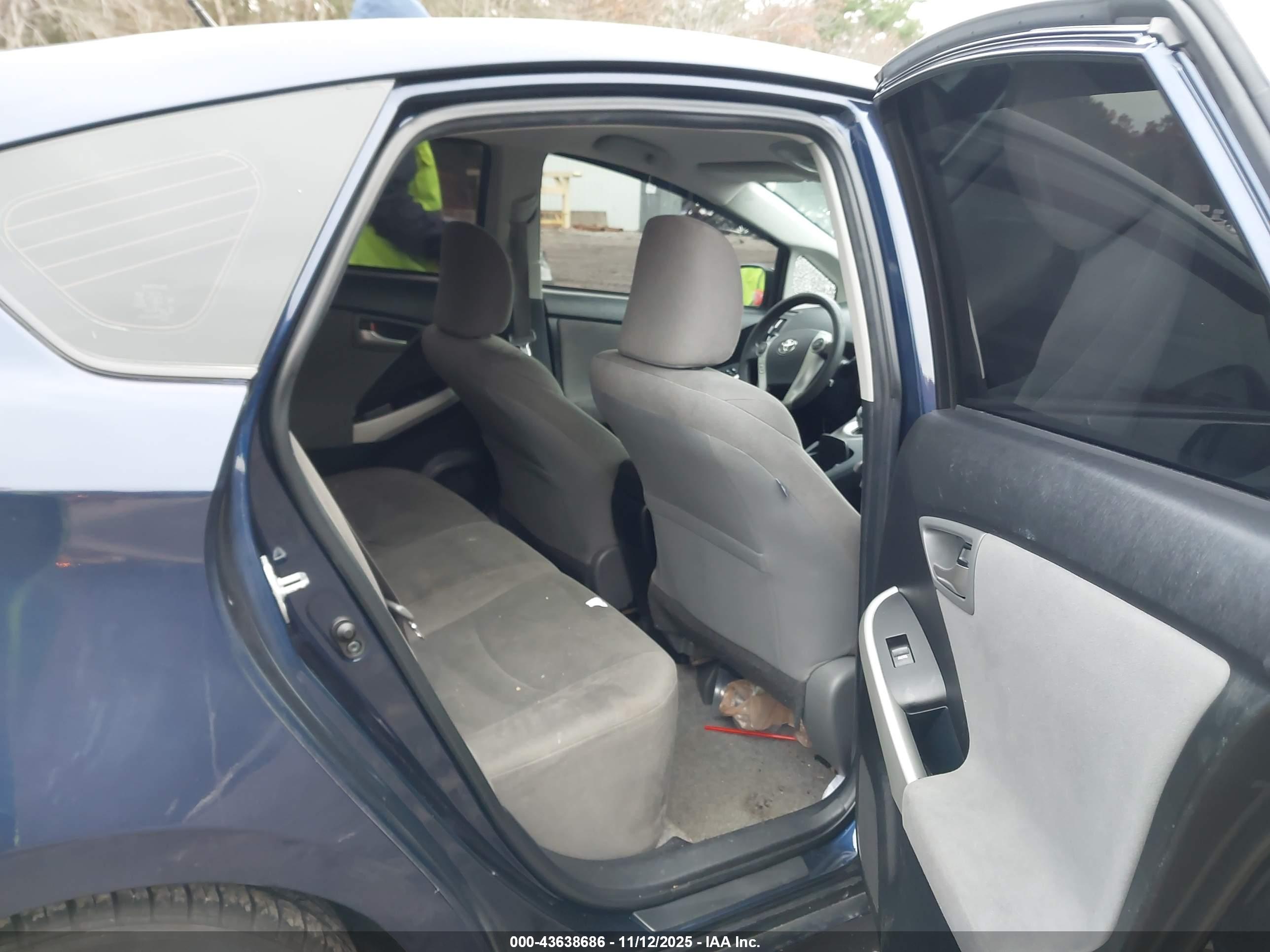 TOYOTA PRIUS image 8